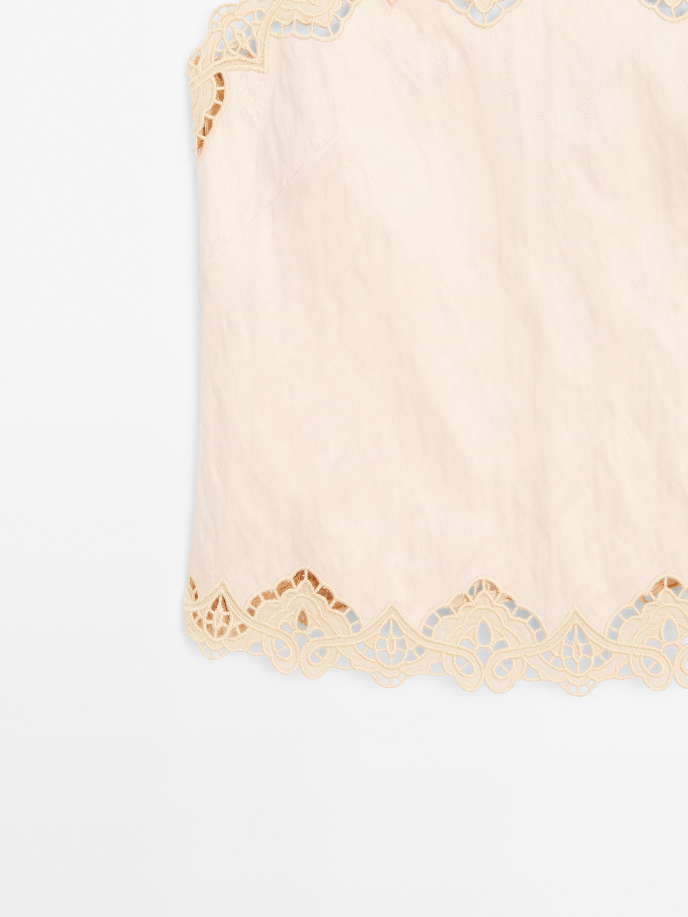 Flowing top with blonde lace detail