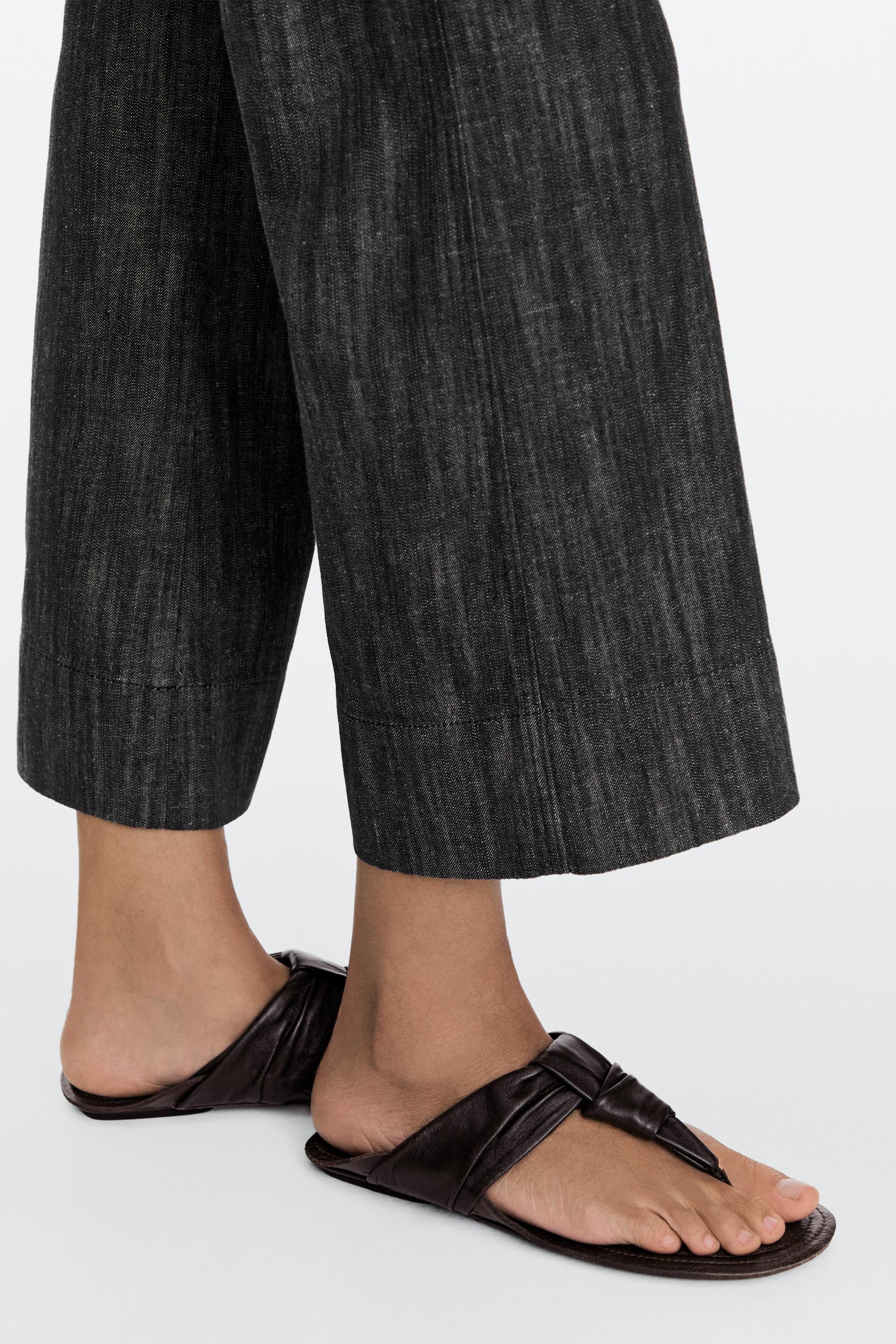 Gathered leather sandals with knot — BROWN