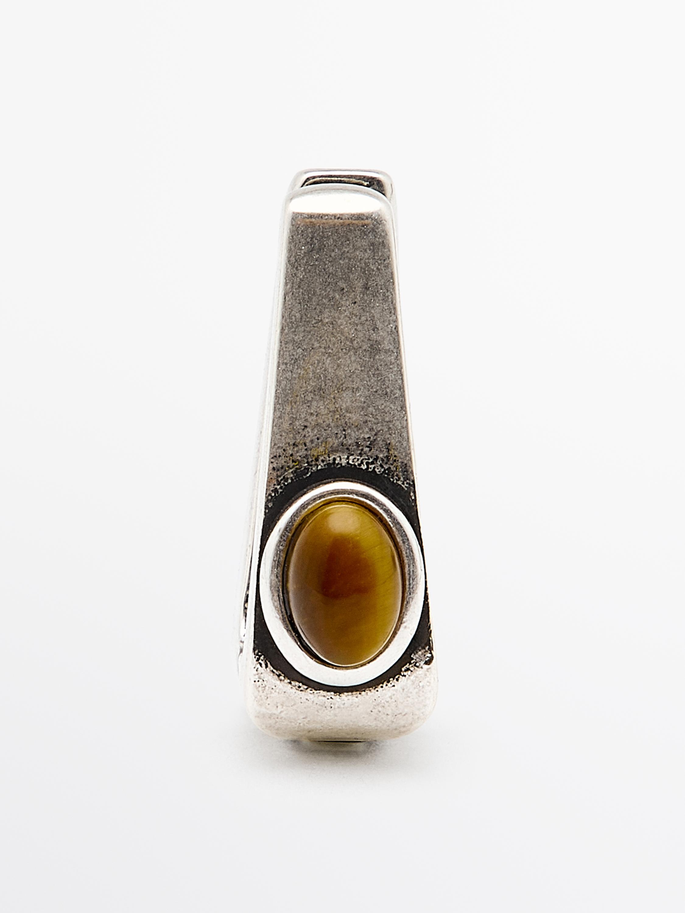 Geometric earrings with stone