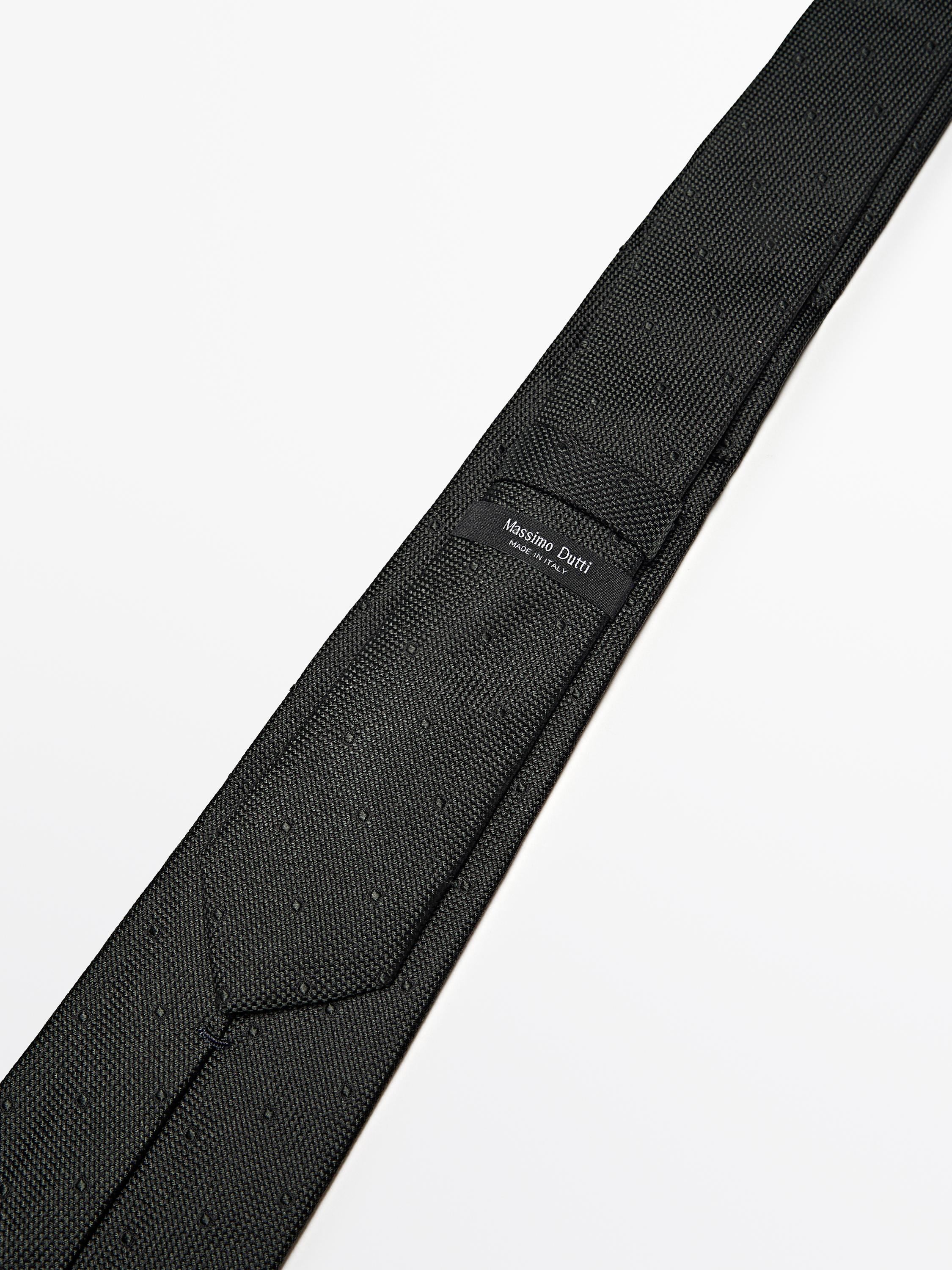 100% silk textured tie