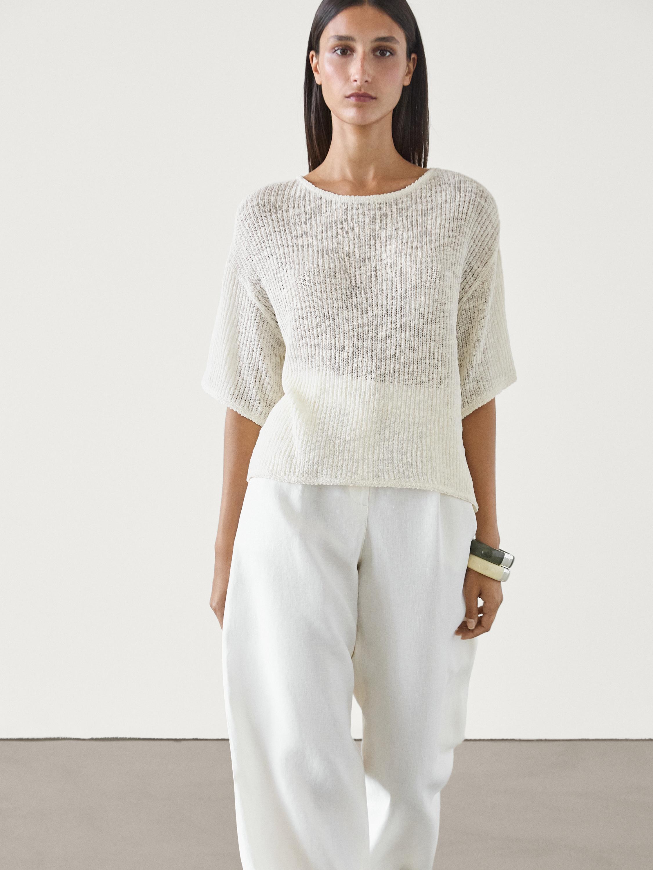 تيشرت مضلع بارز الملمس بأكمام قصيرة