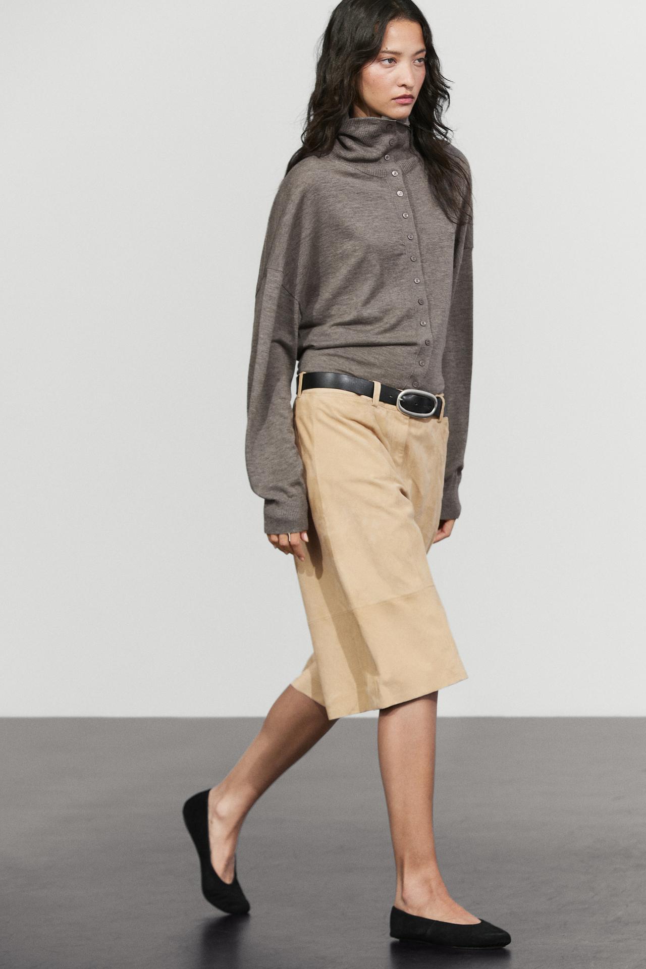 Long suede leather Bermuda shorts — BEIGE