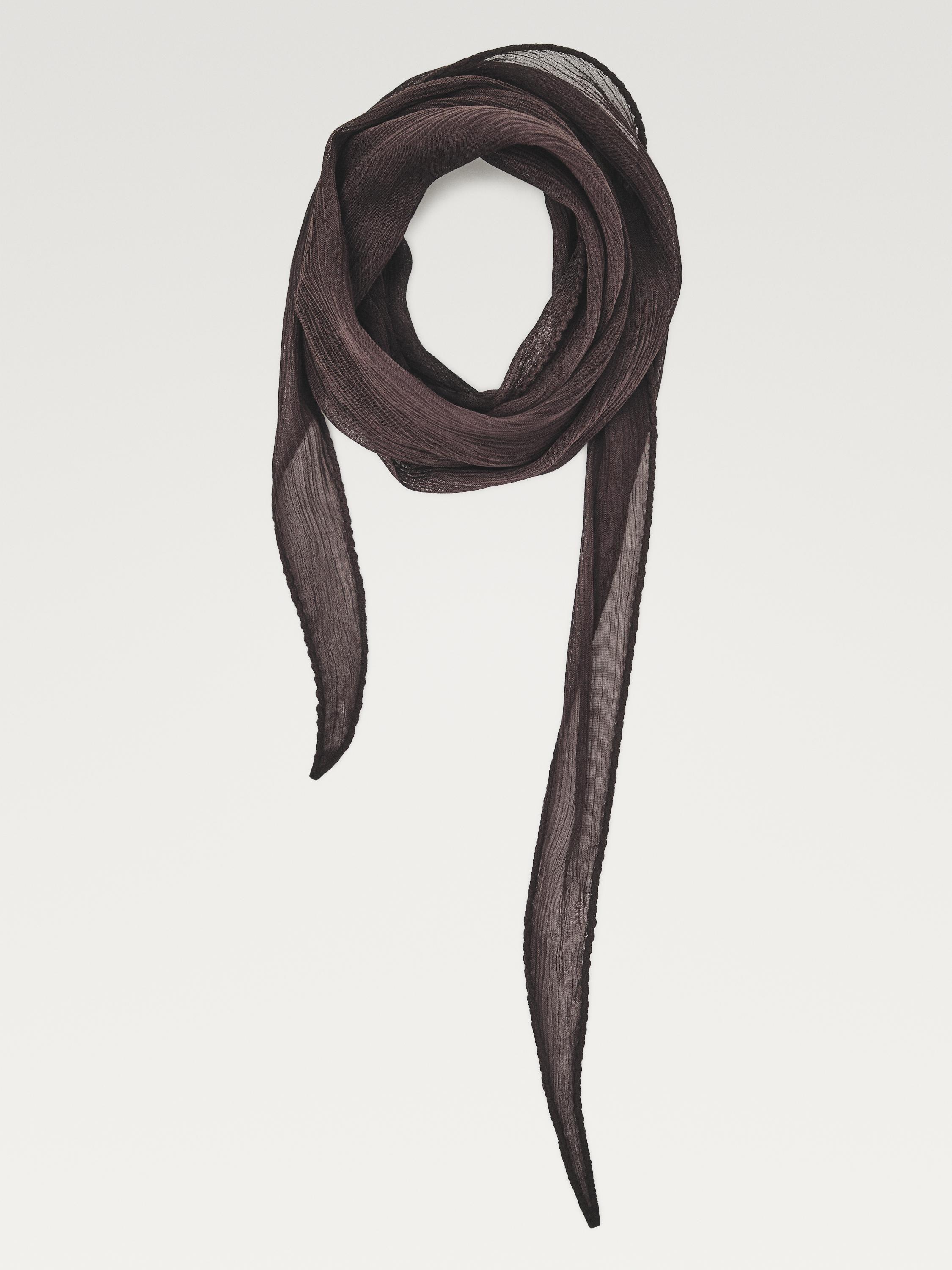 Tie scarf