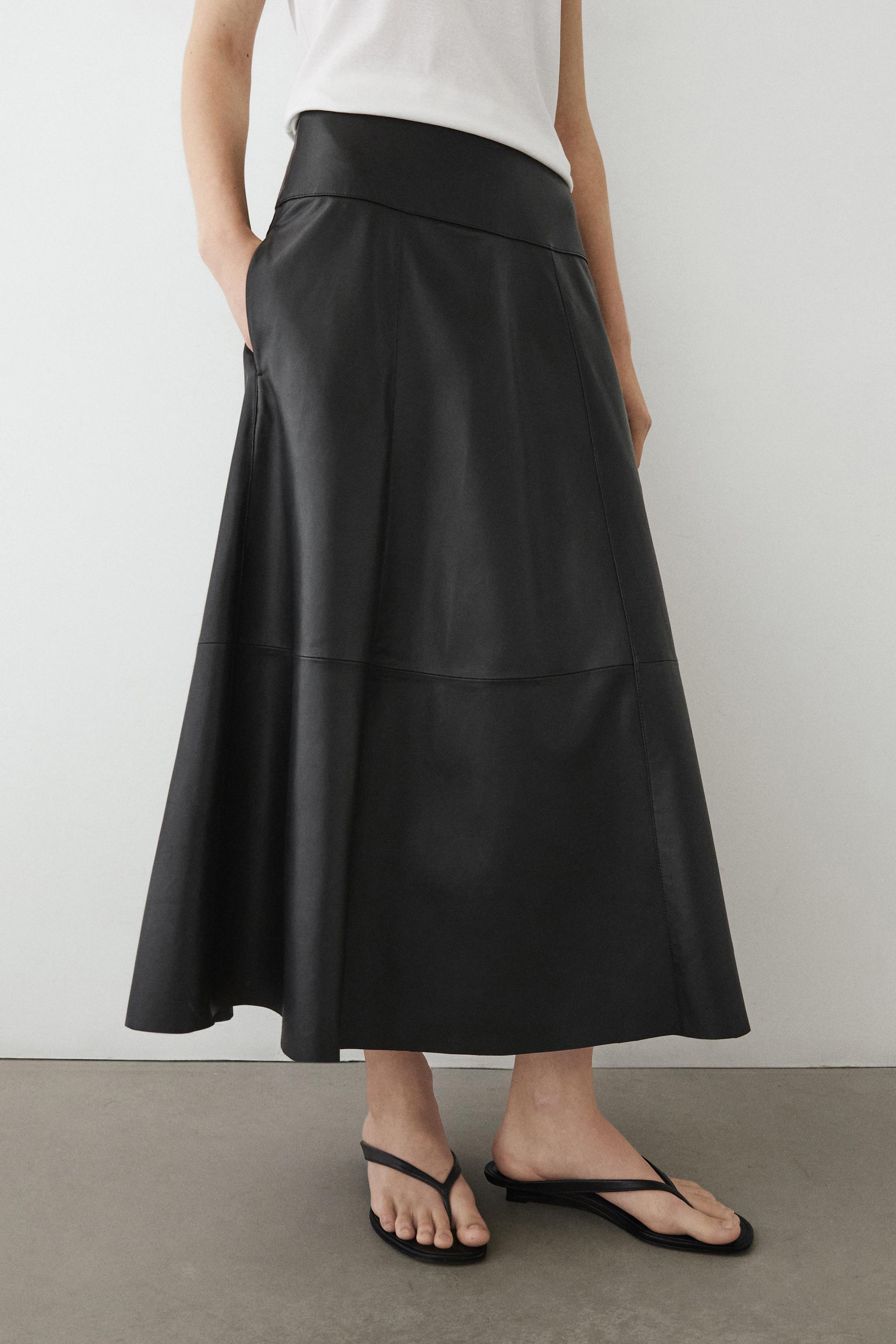 Midi skirt with nappa leather stitching
