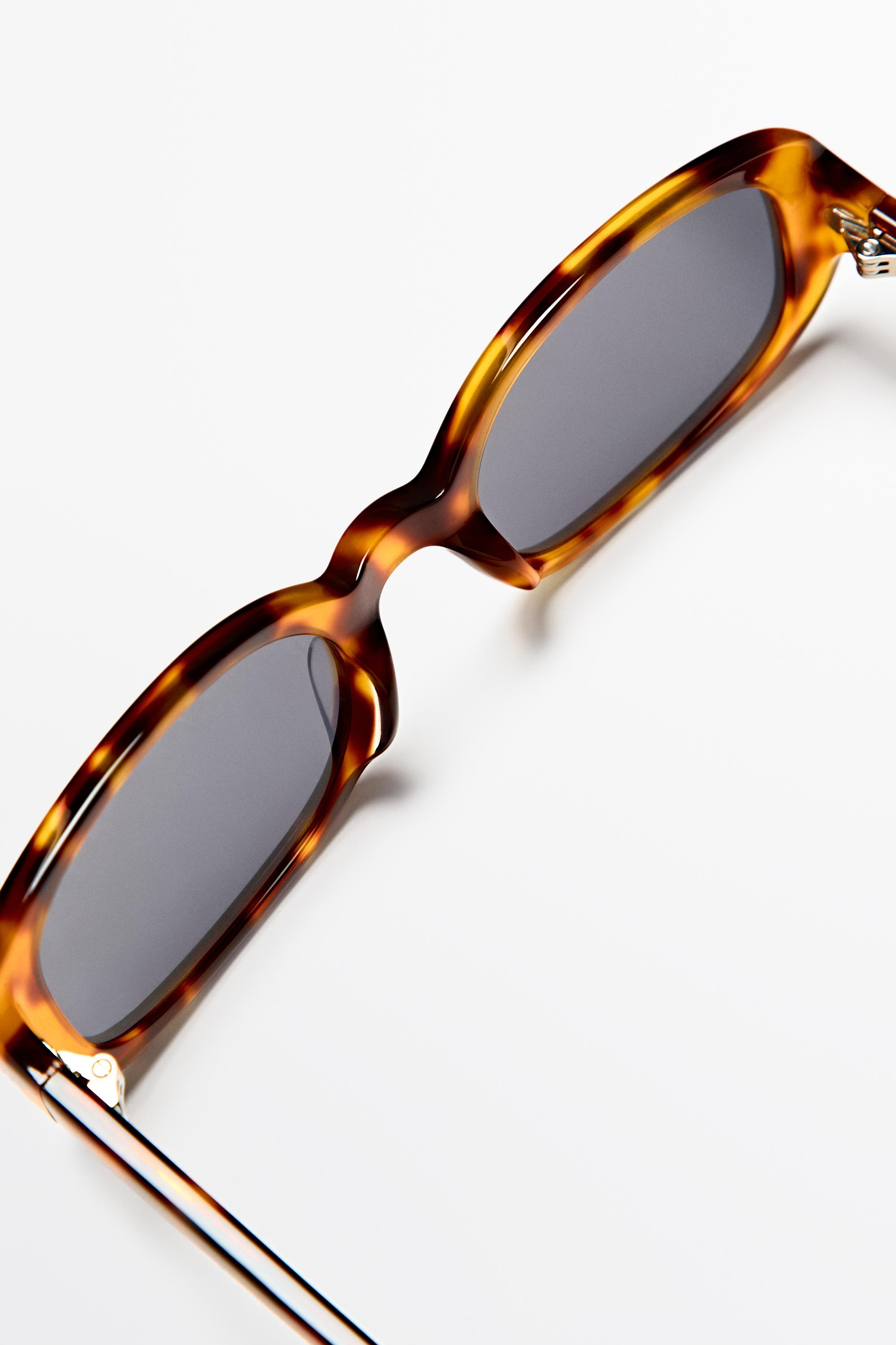 Oval tortoiseshell-effect sunglasses — Light Blue