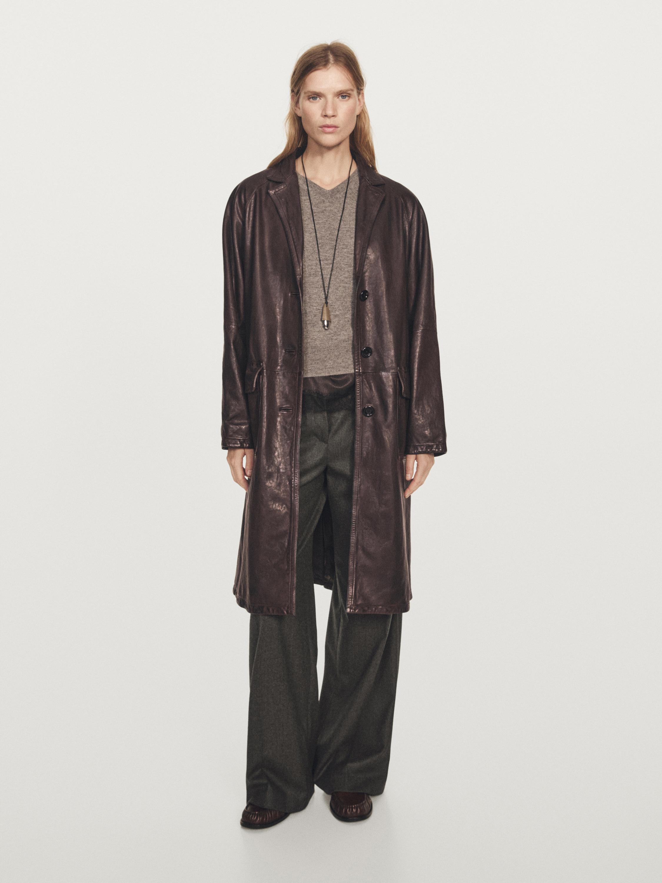 Trench de cuero de Massimo Dutti.