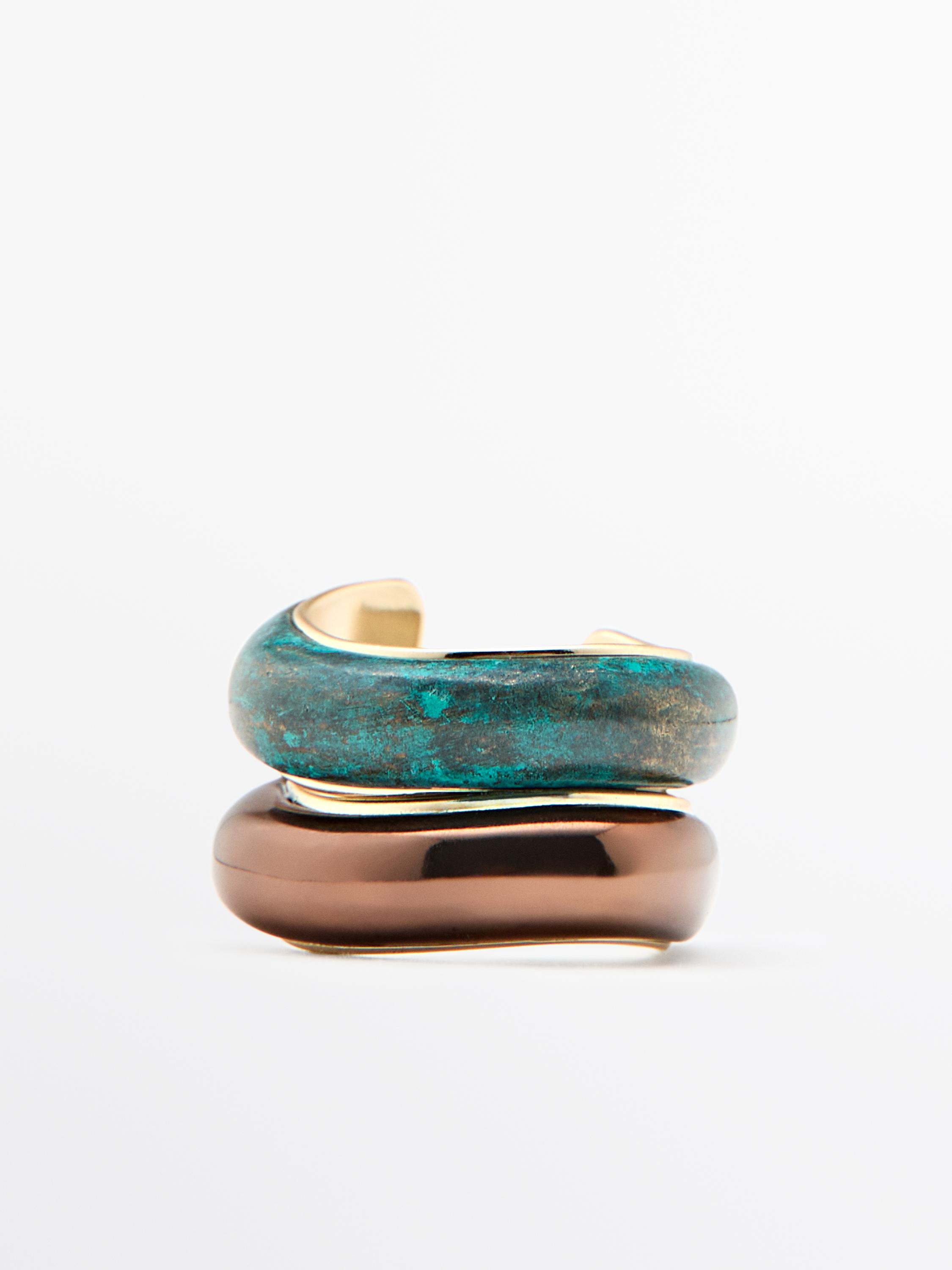 Pack of gold-enameled rings, one with an aged turquoise finish and the other in shiny brown.