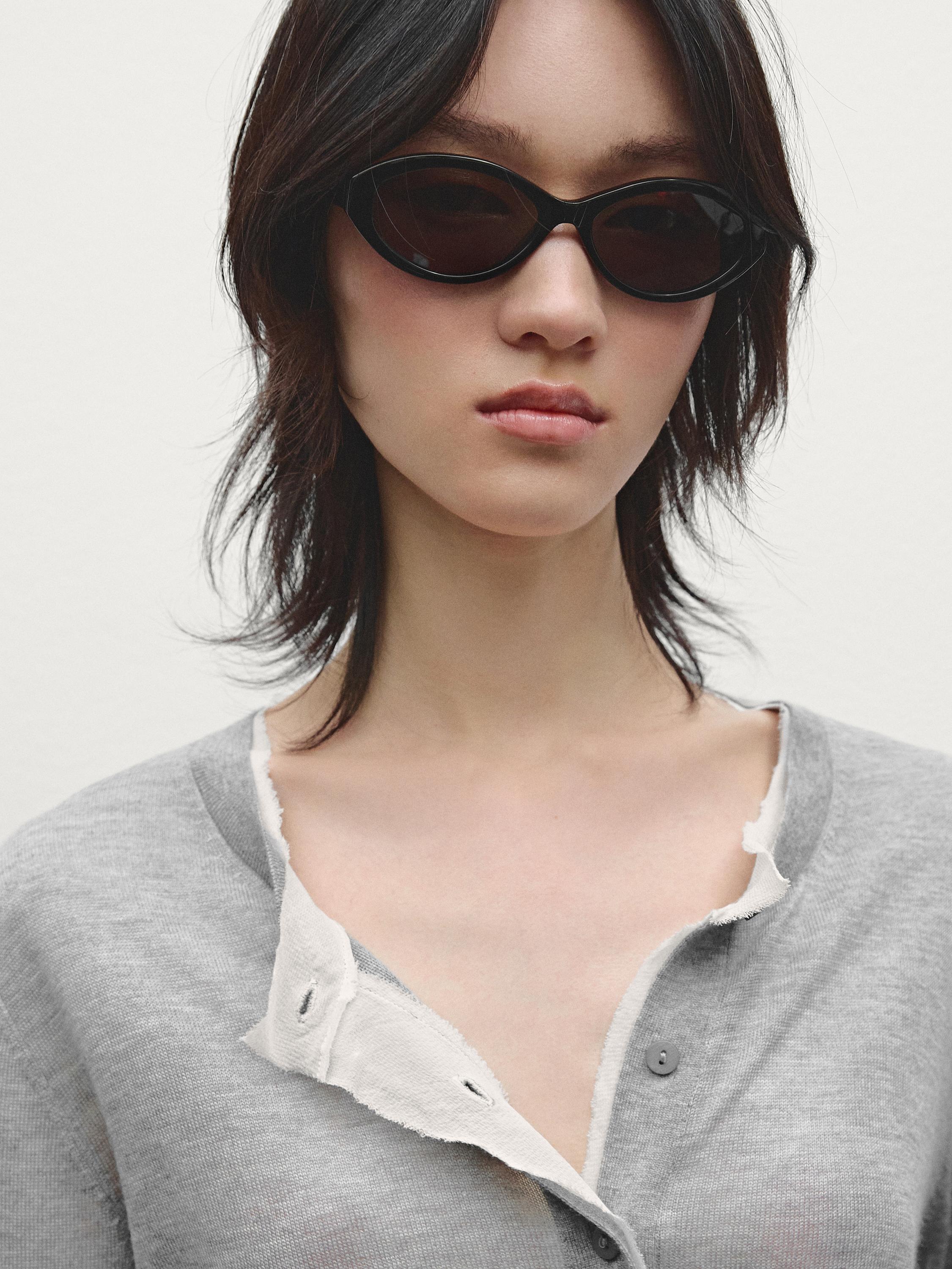 Lightweight cardigan with distressed detail