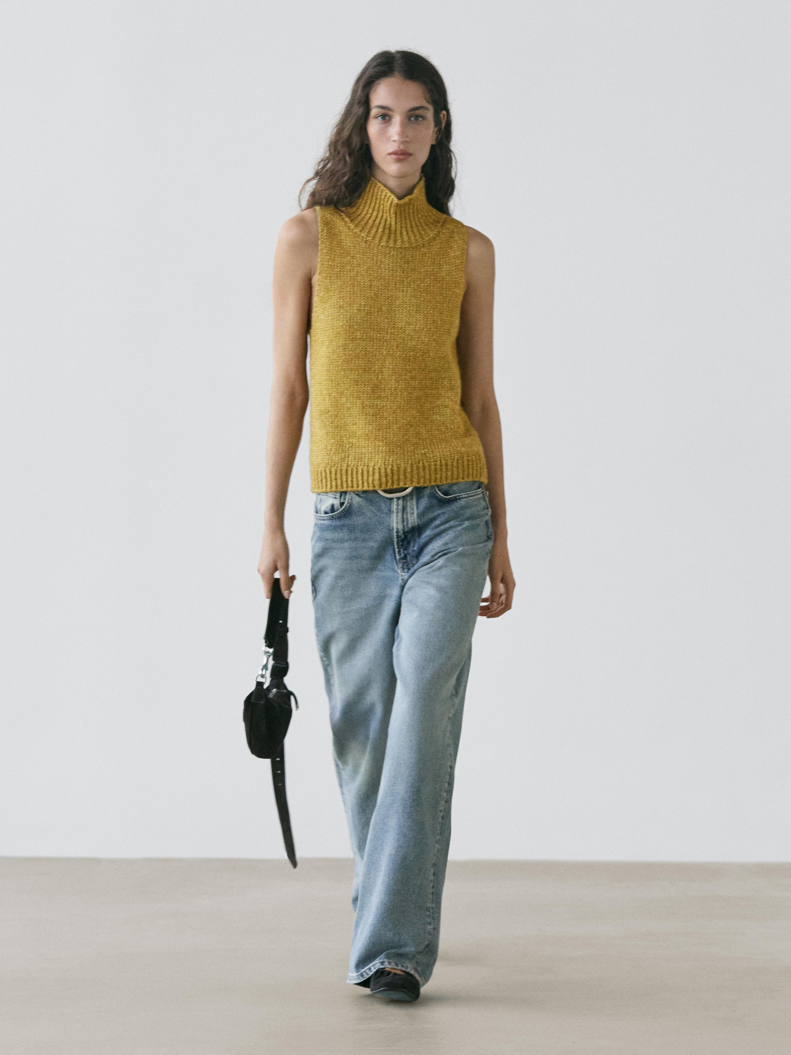 Kõrge kaelusega kootud vest