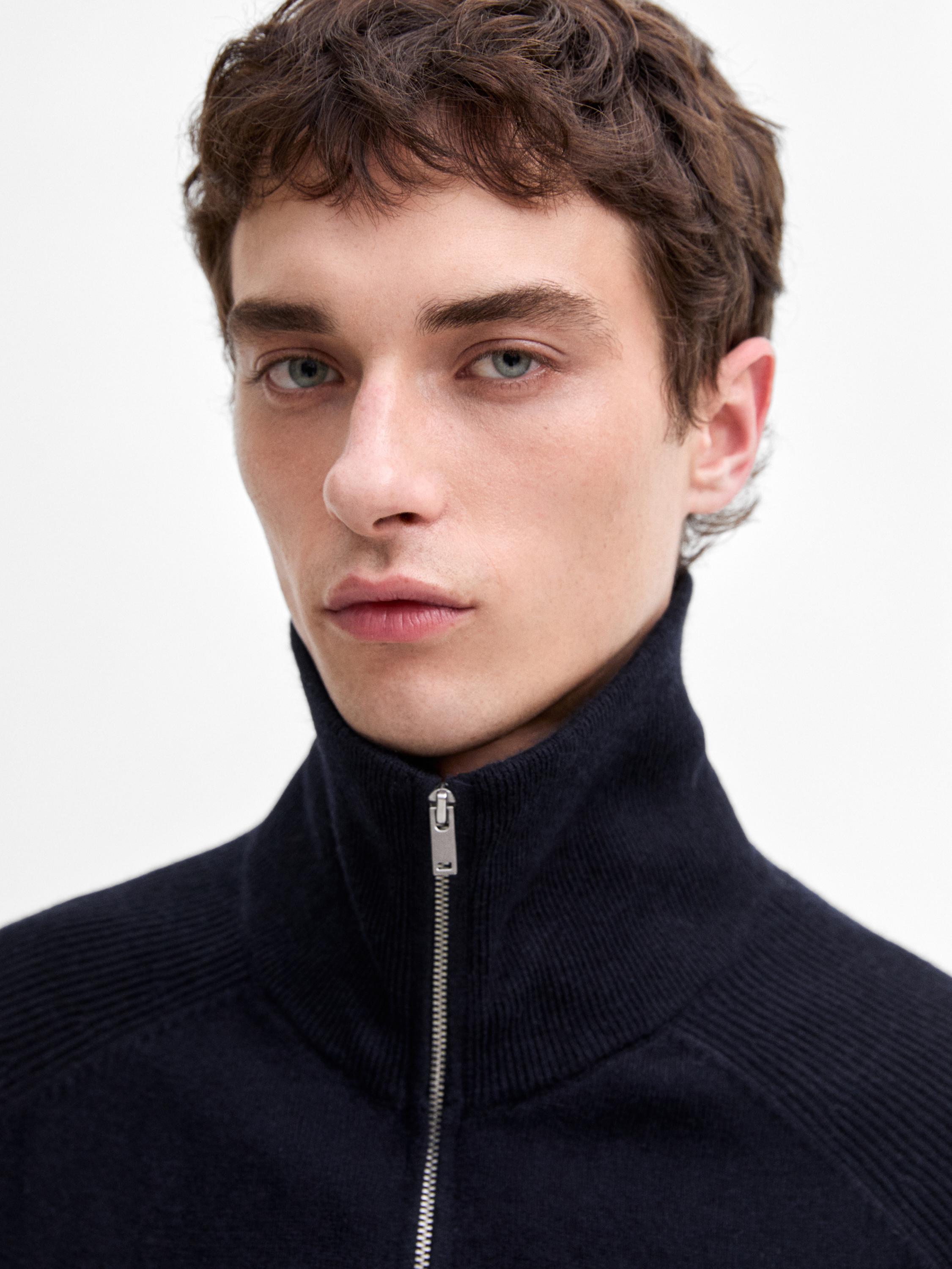 Mock neck knit sweater