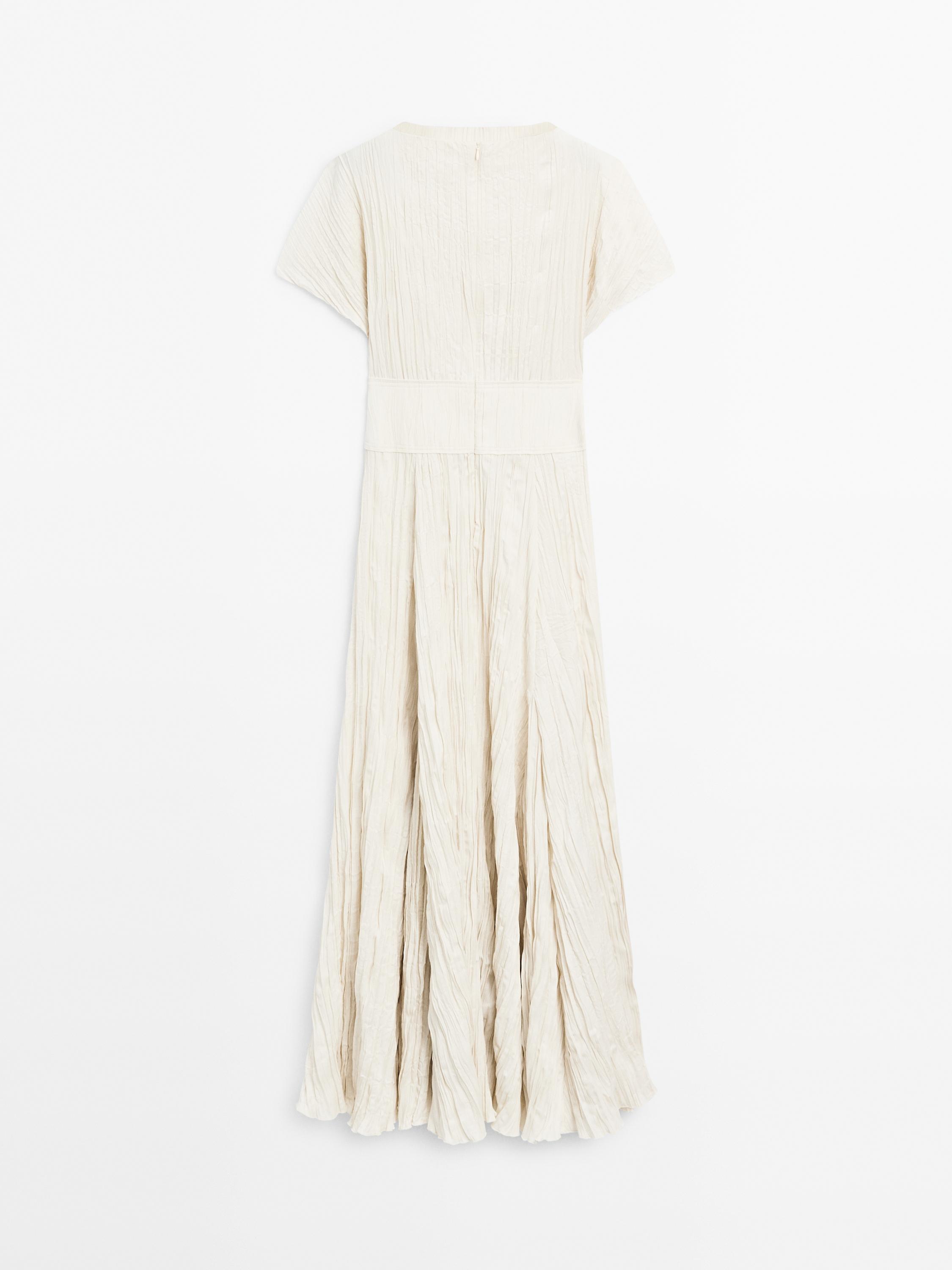 Long dress with godets and pleated detail