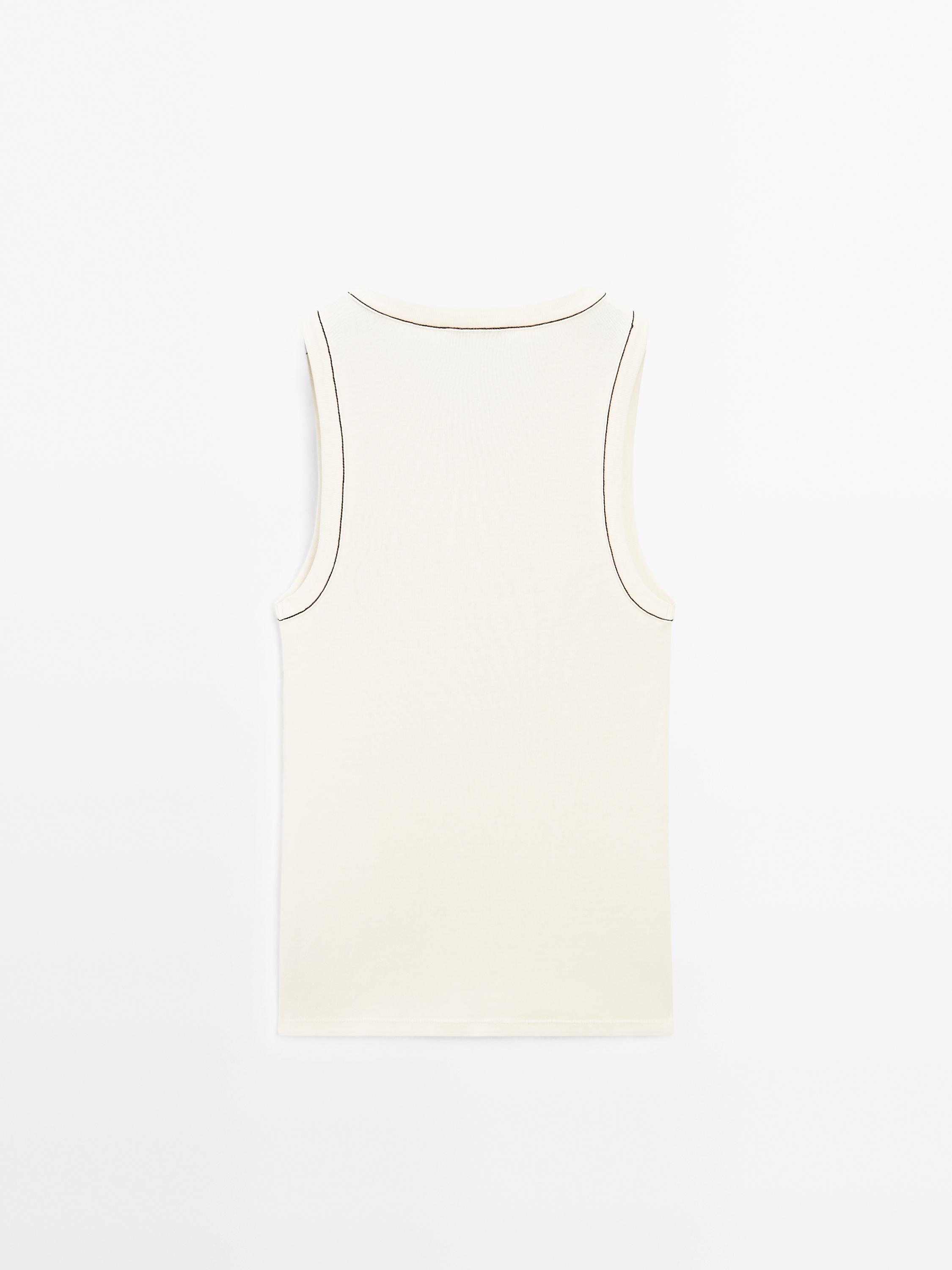 100% cotton T-shirt with contrast detail