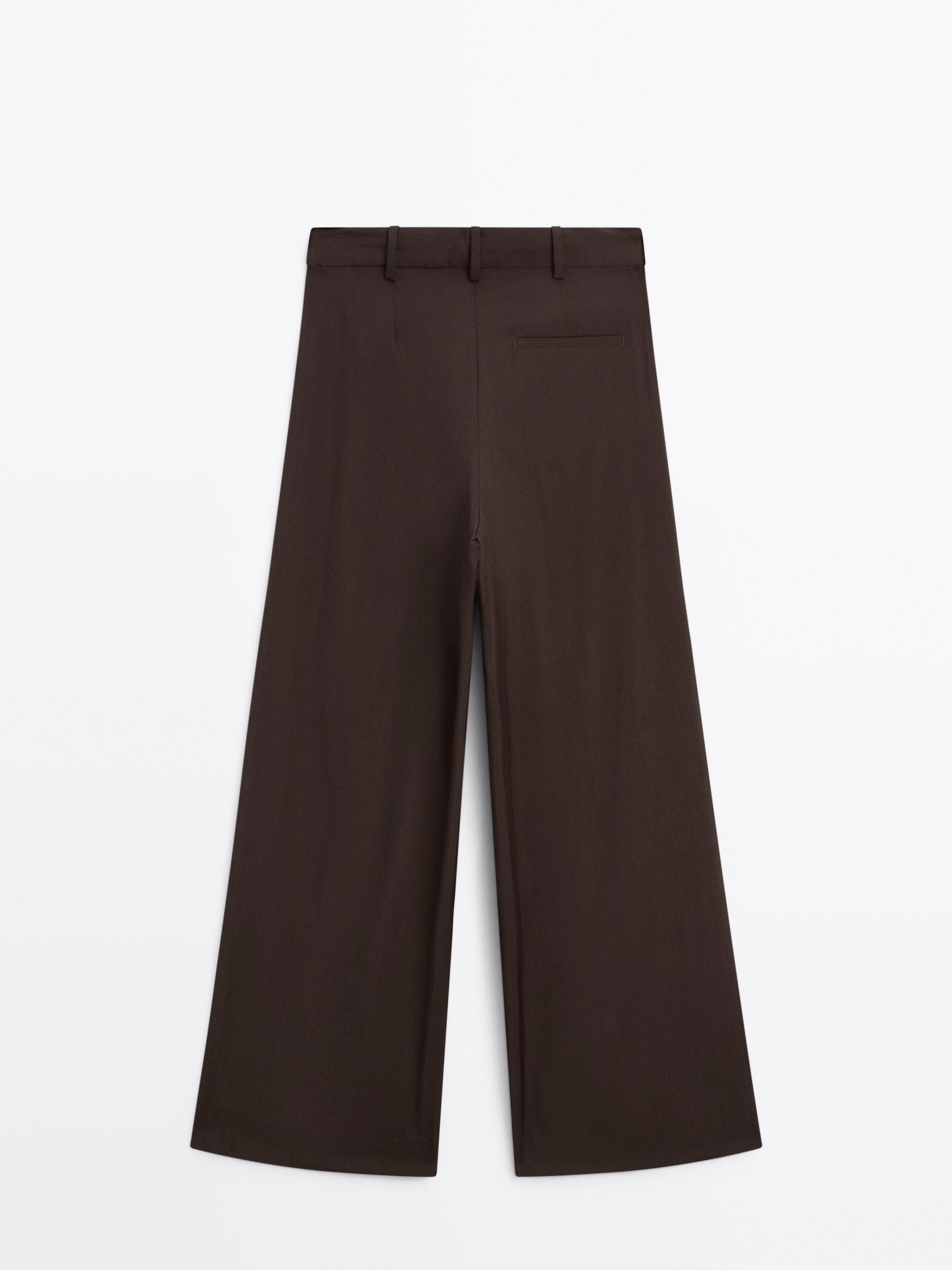 Flowing trousers with darts