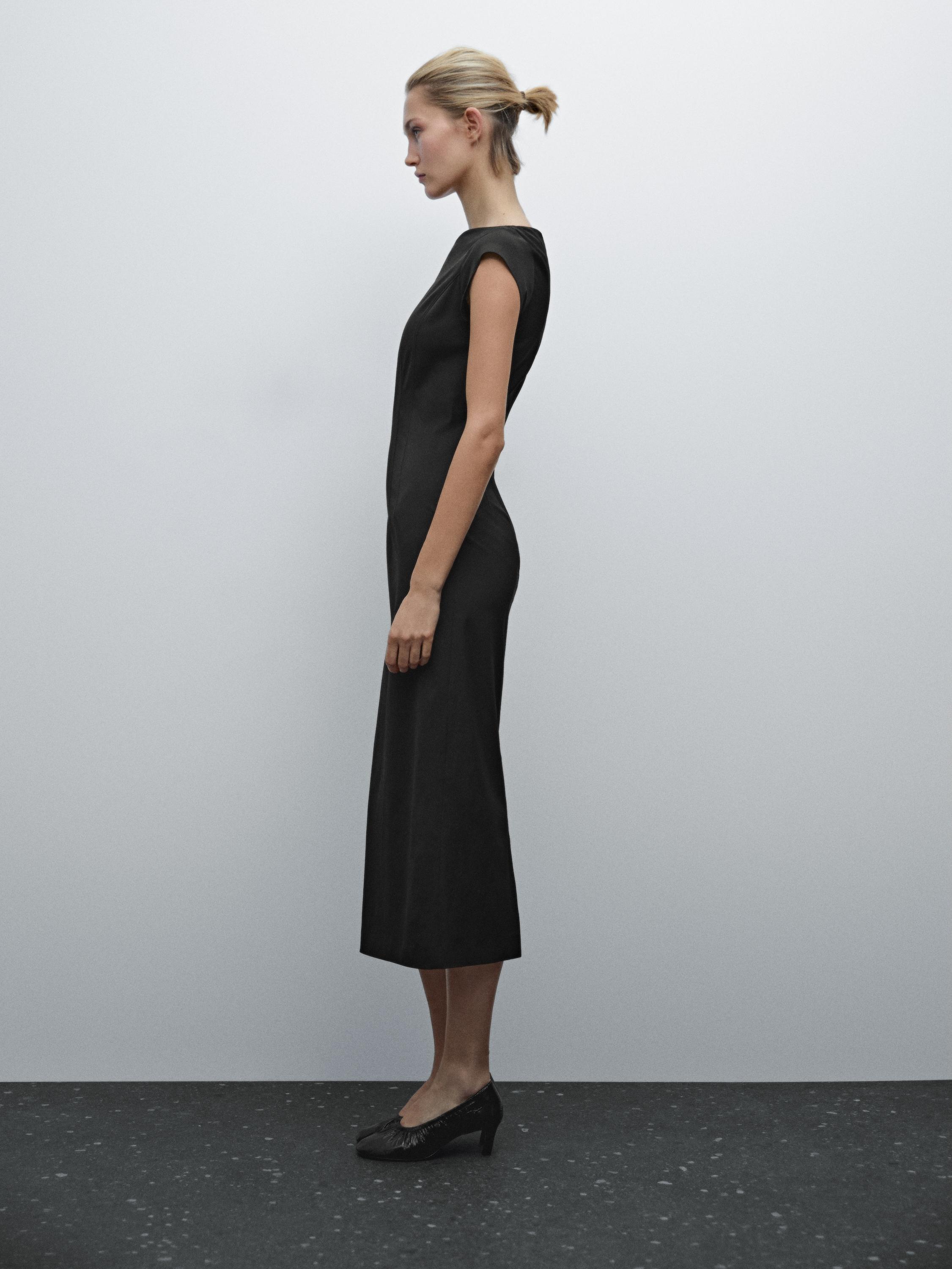 Fitted short sleeve midi dress