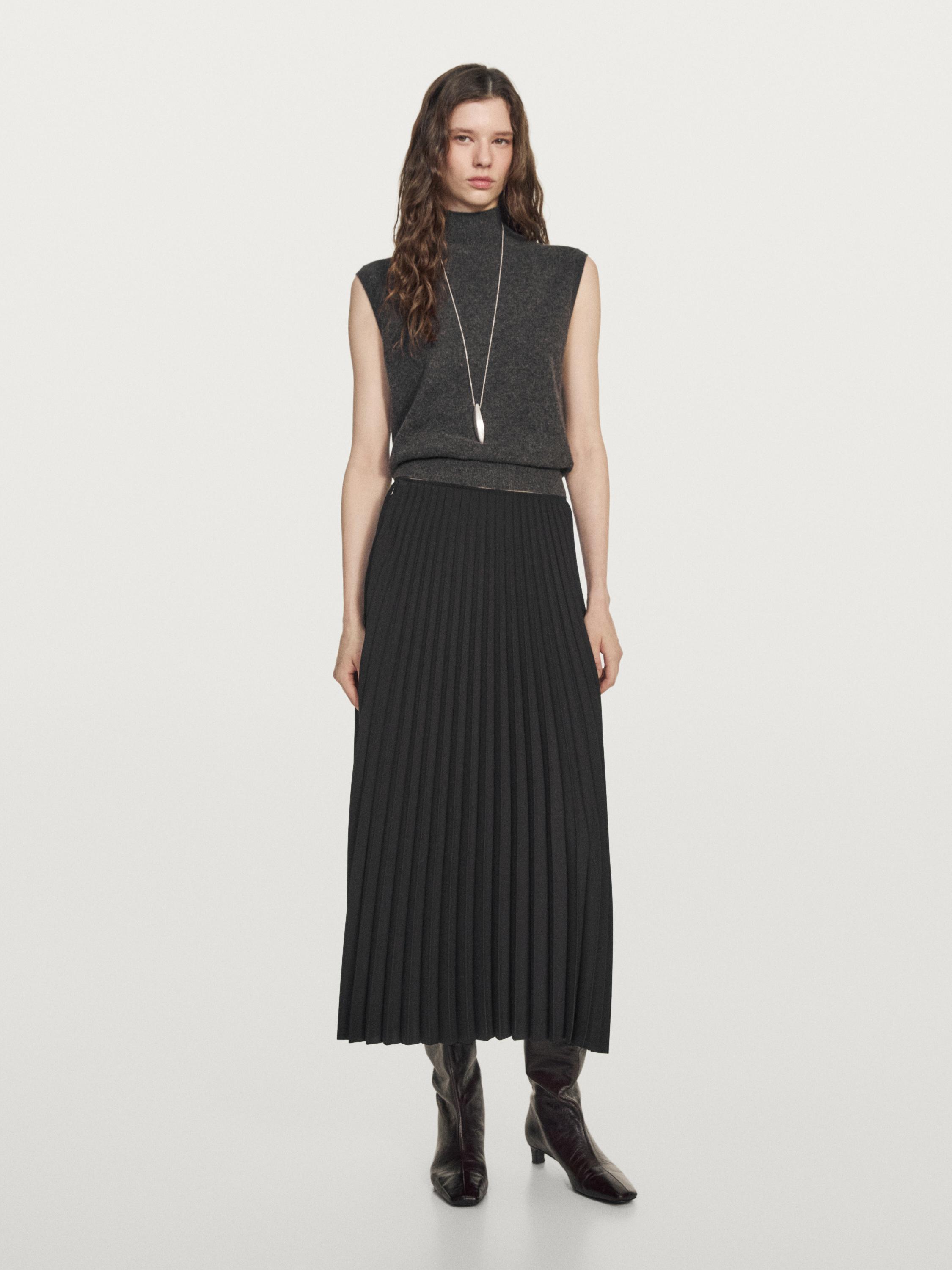 Long pleated skirt