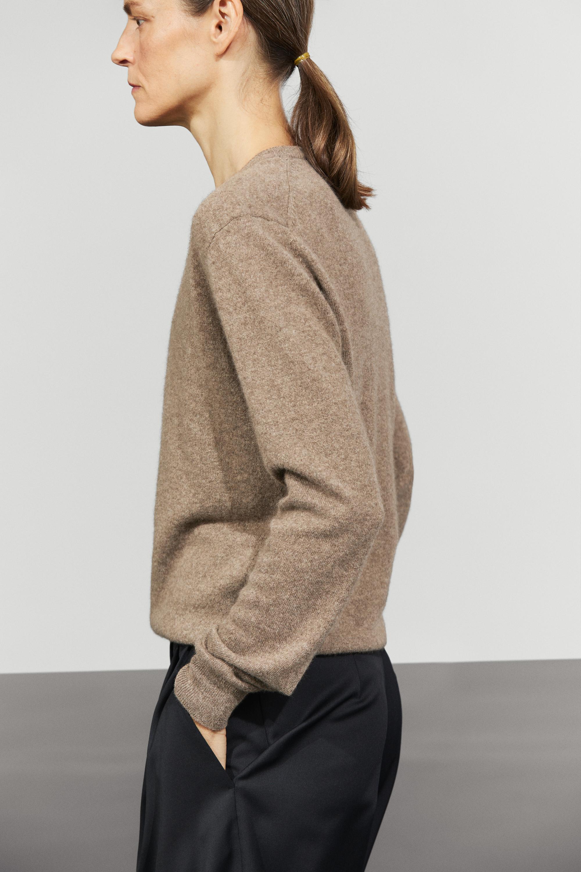 100% cashmere long sleeve sweater