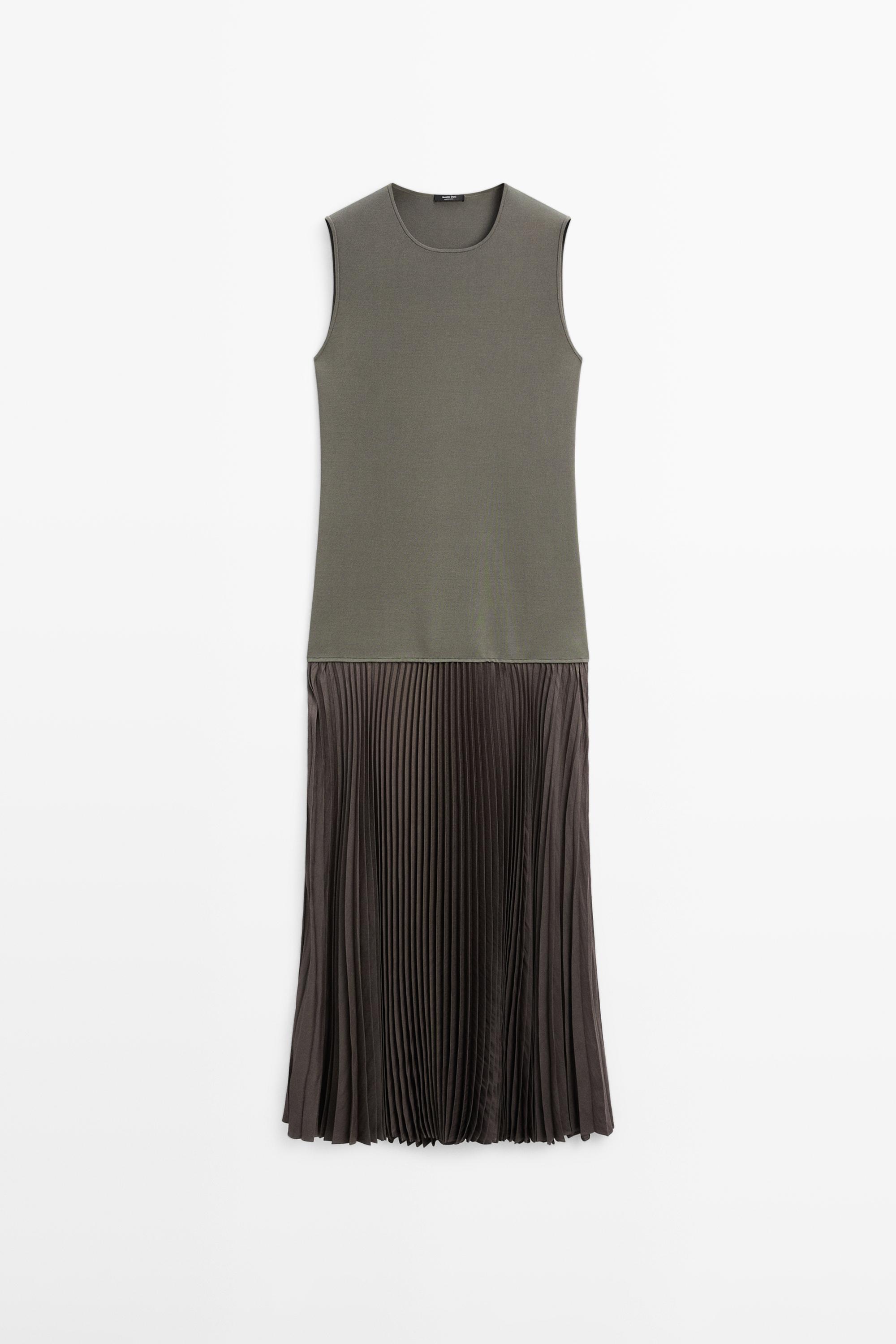 Long sleeveless contrast dress
