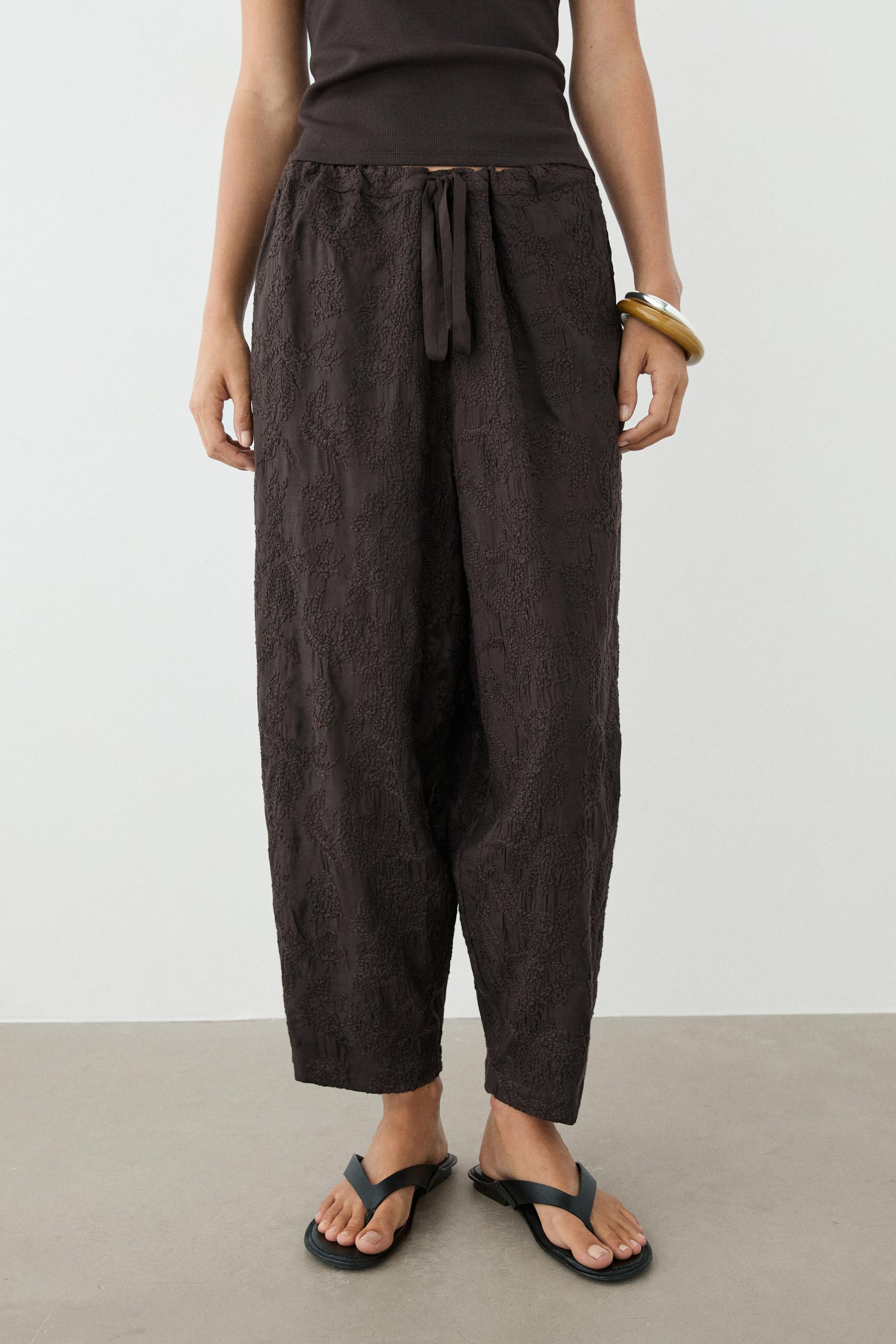 Embroidered flowing barrel fit trousers — Chocolate