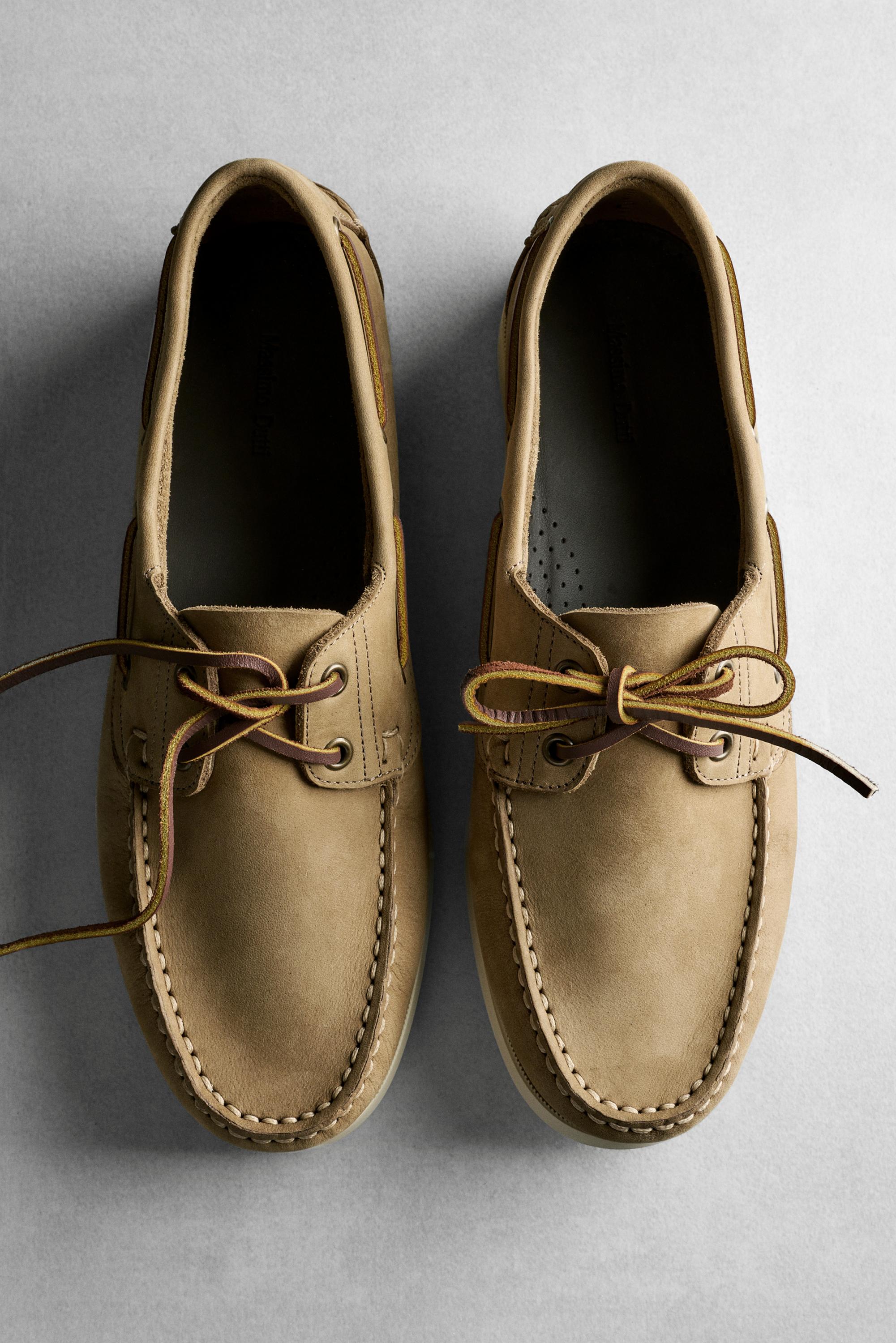 Leather deck shoes — SAND BROWN