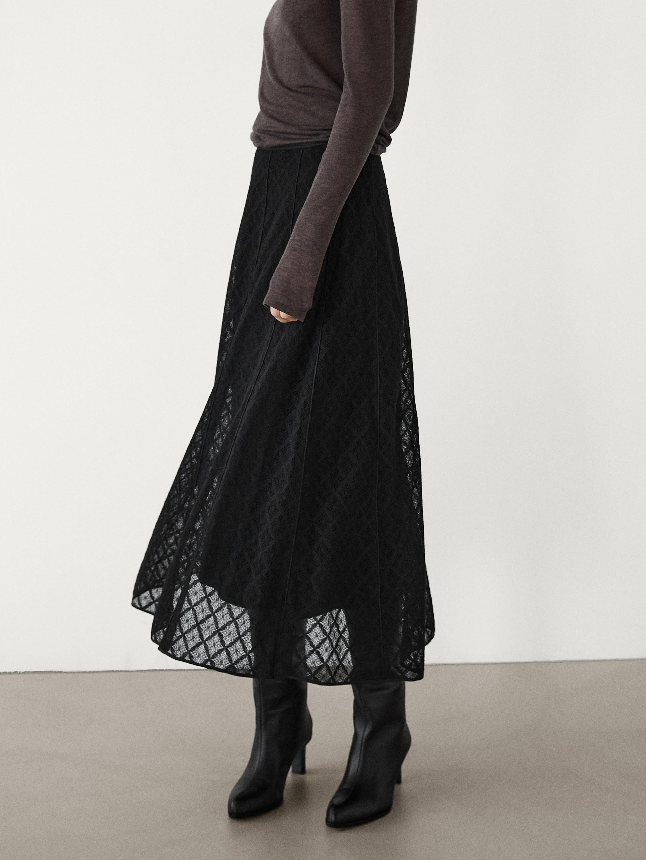 Midi skirt with embroidered detail · Black · Smart / Skirts | Massimo Dutti