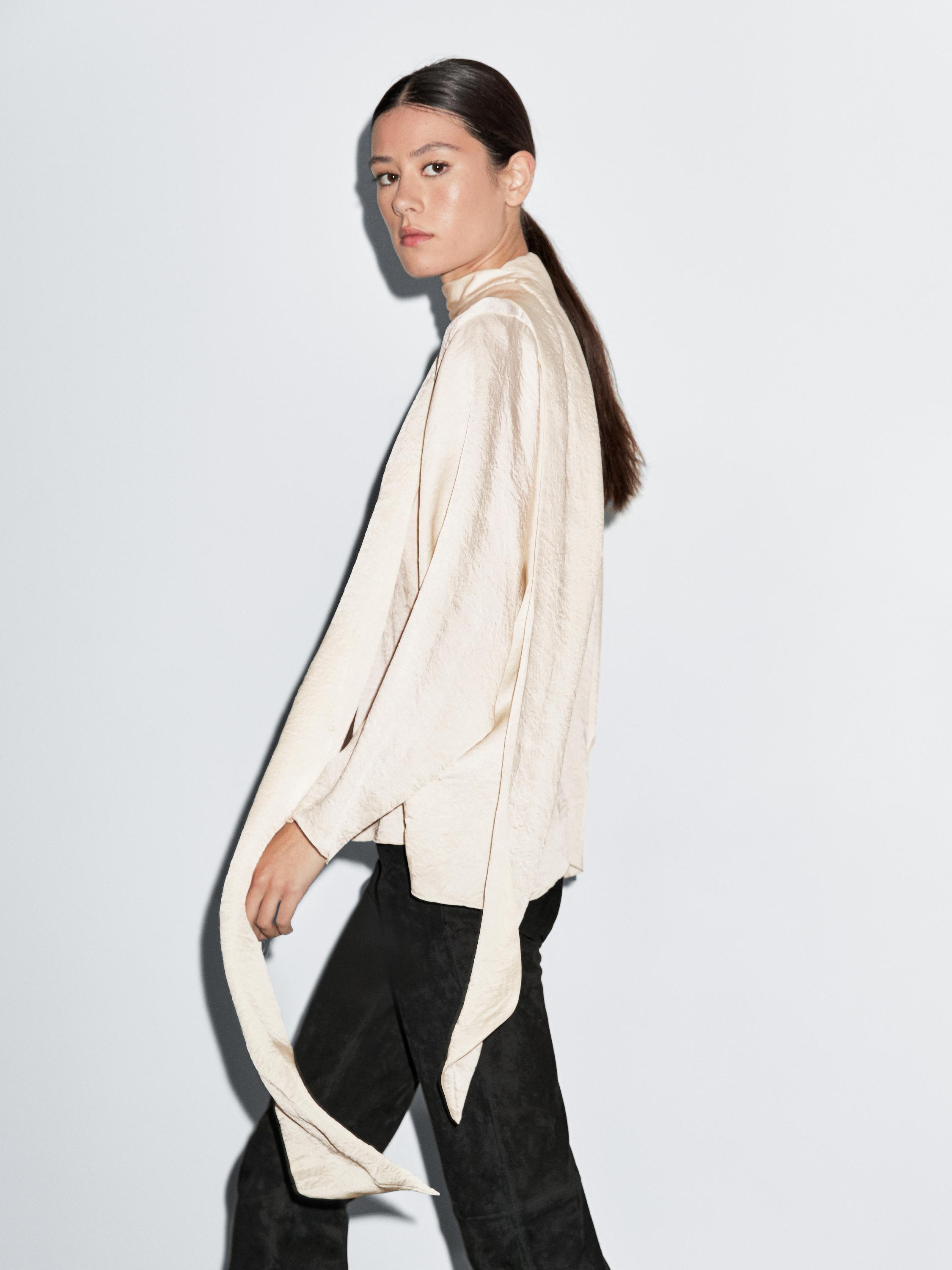 Блуза из струящейся ткани с завязками