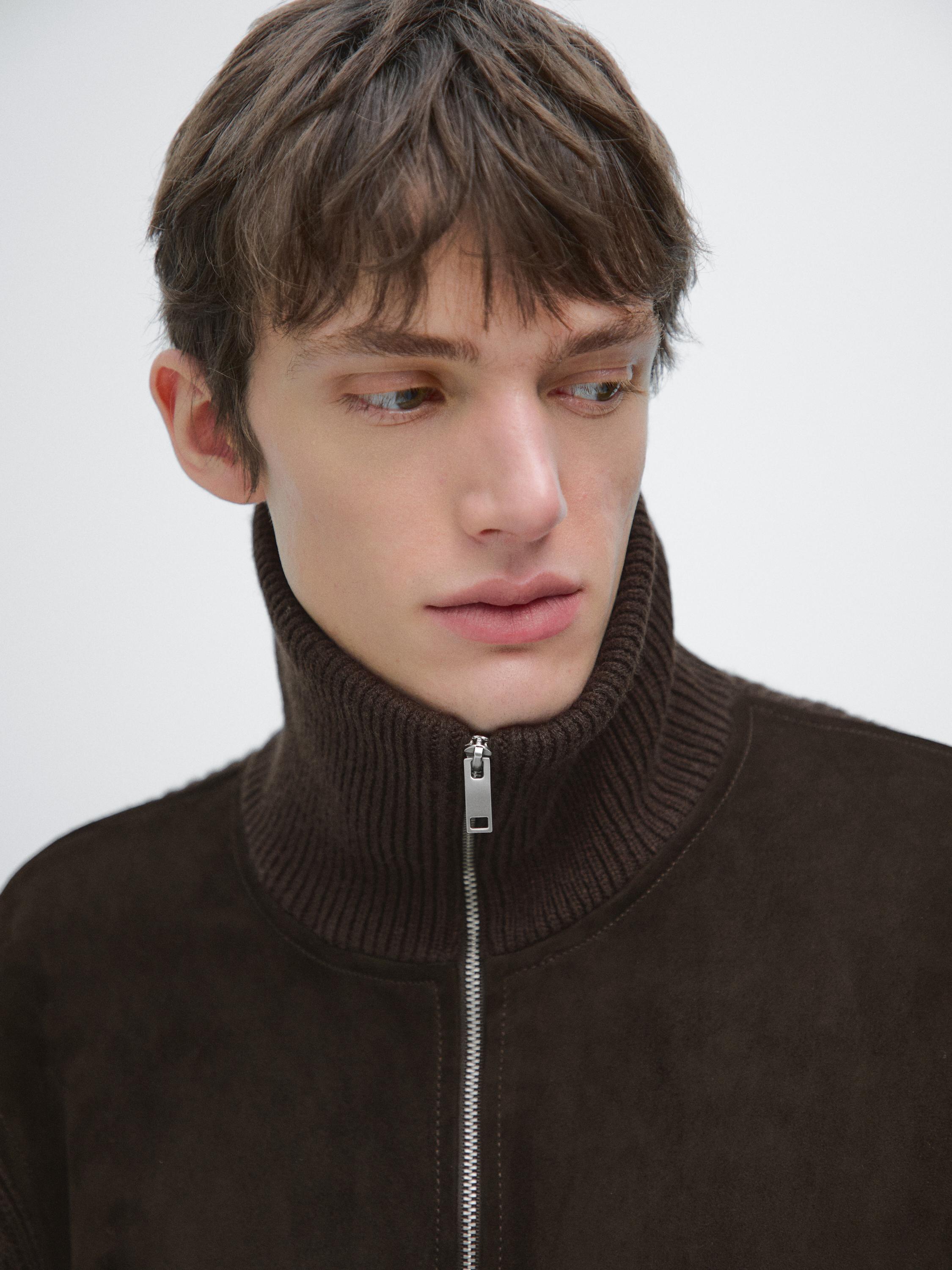 Jaket leher tinggi kontras