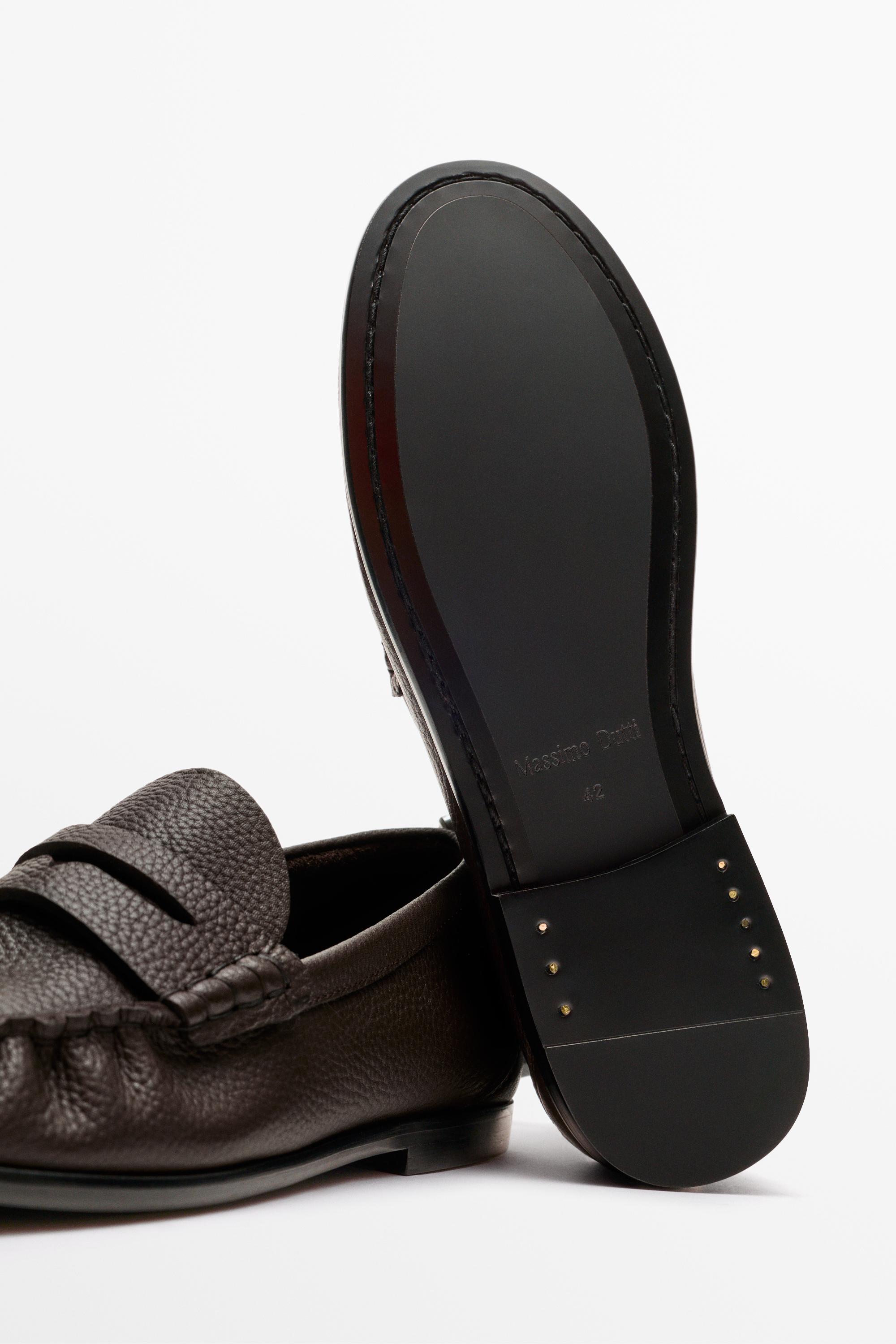 Soft leather shirred loafer — BROWN