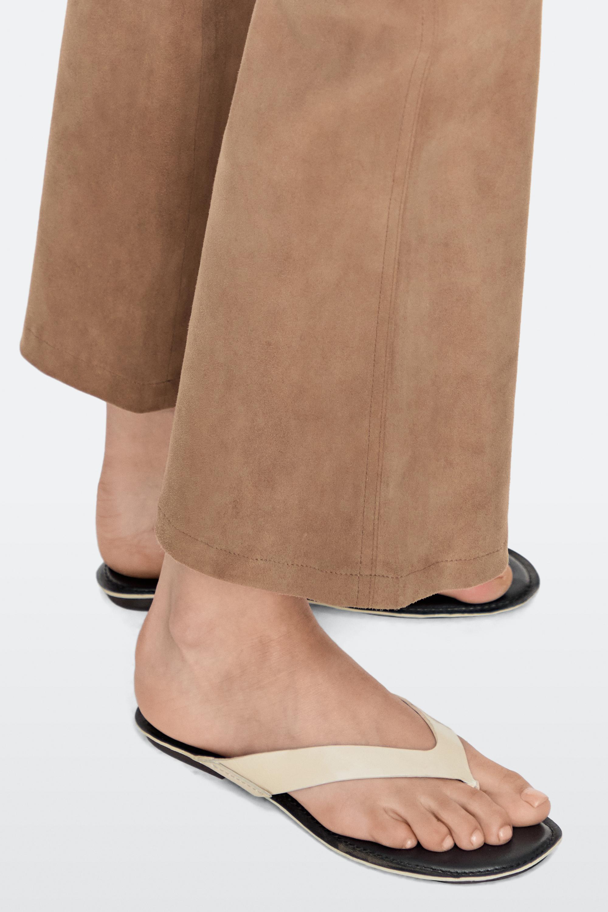 Flat leather sandals — CREAM