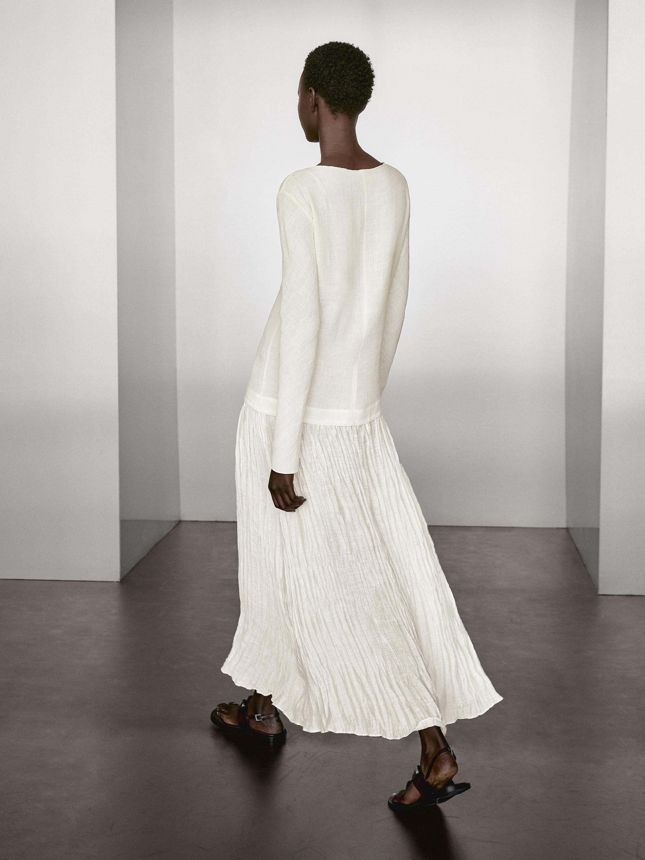 Long contrast pleated dress