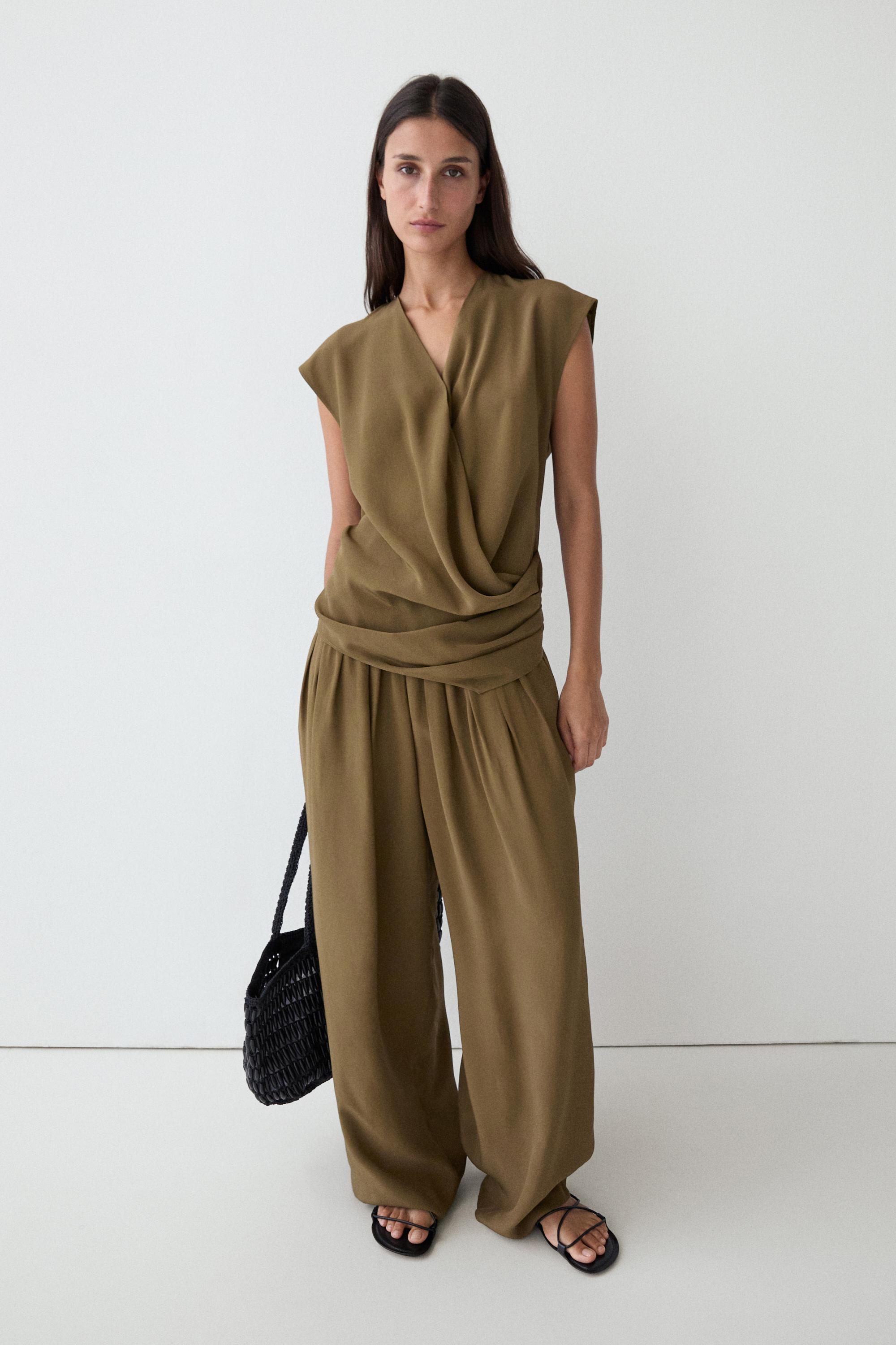 Total look flowing trousers with box pleats — MOSS GREEN