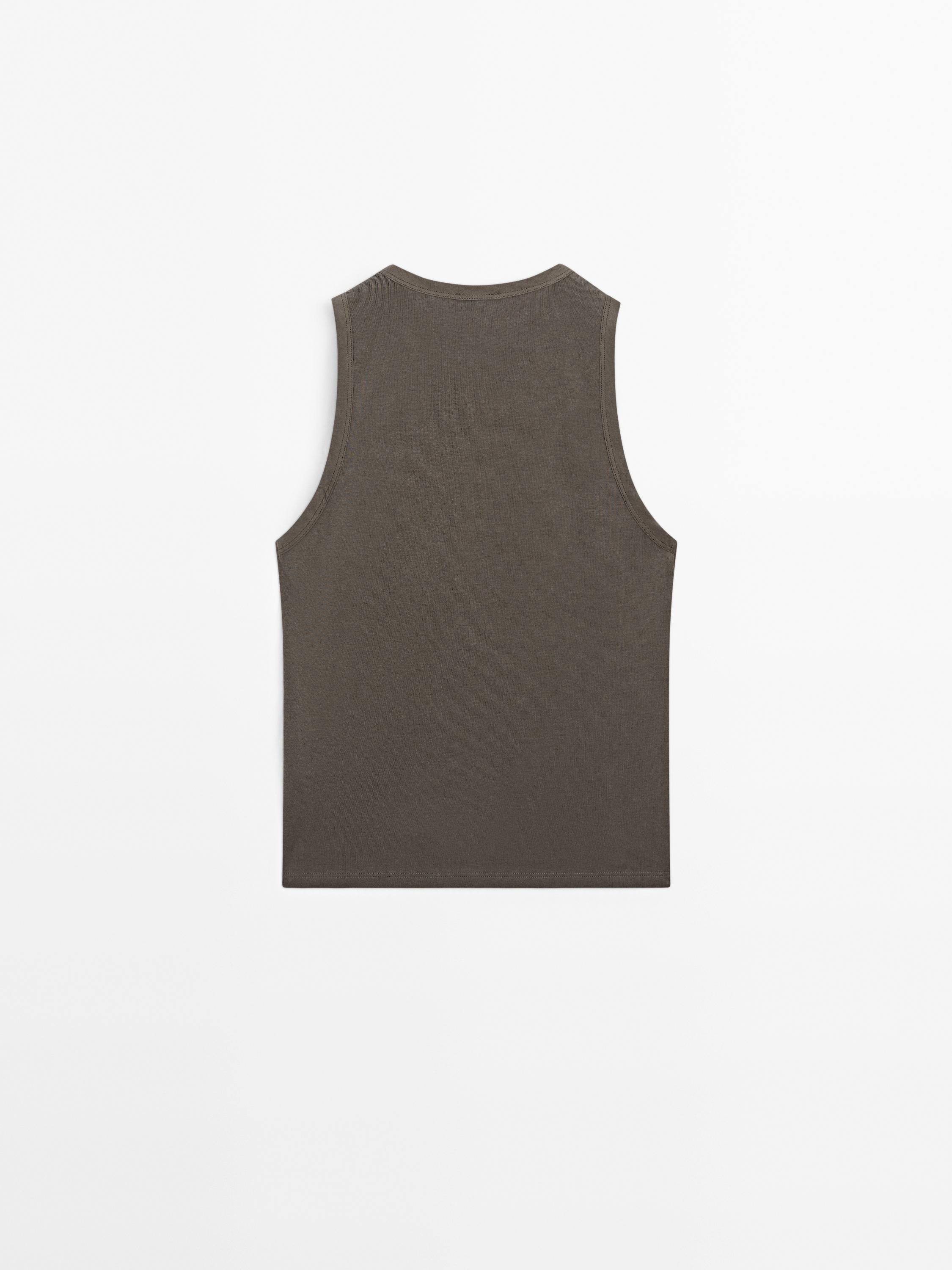 Top with contrast trim detail