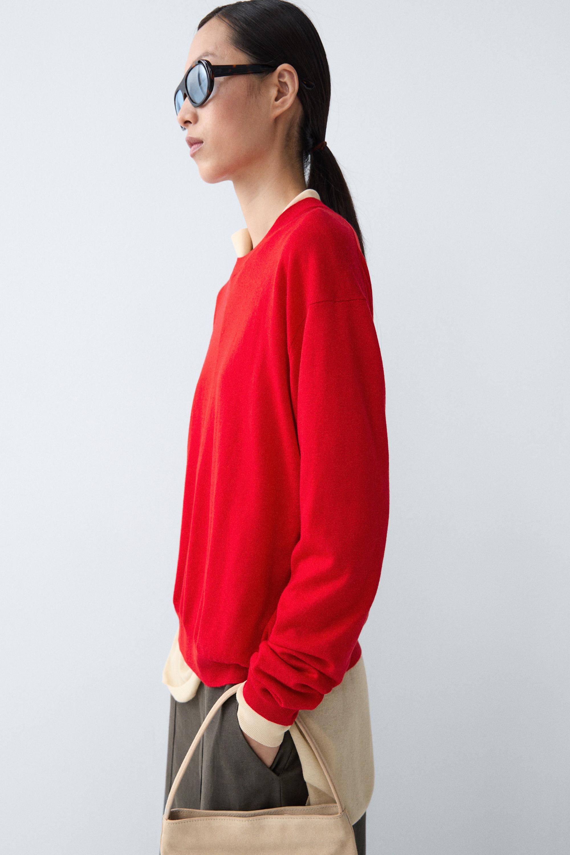 Fine knit round neck sweater — RED