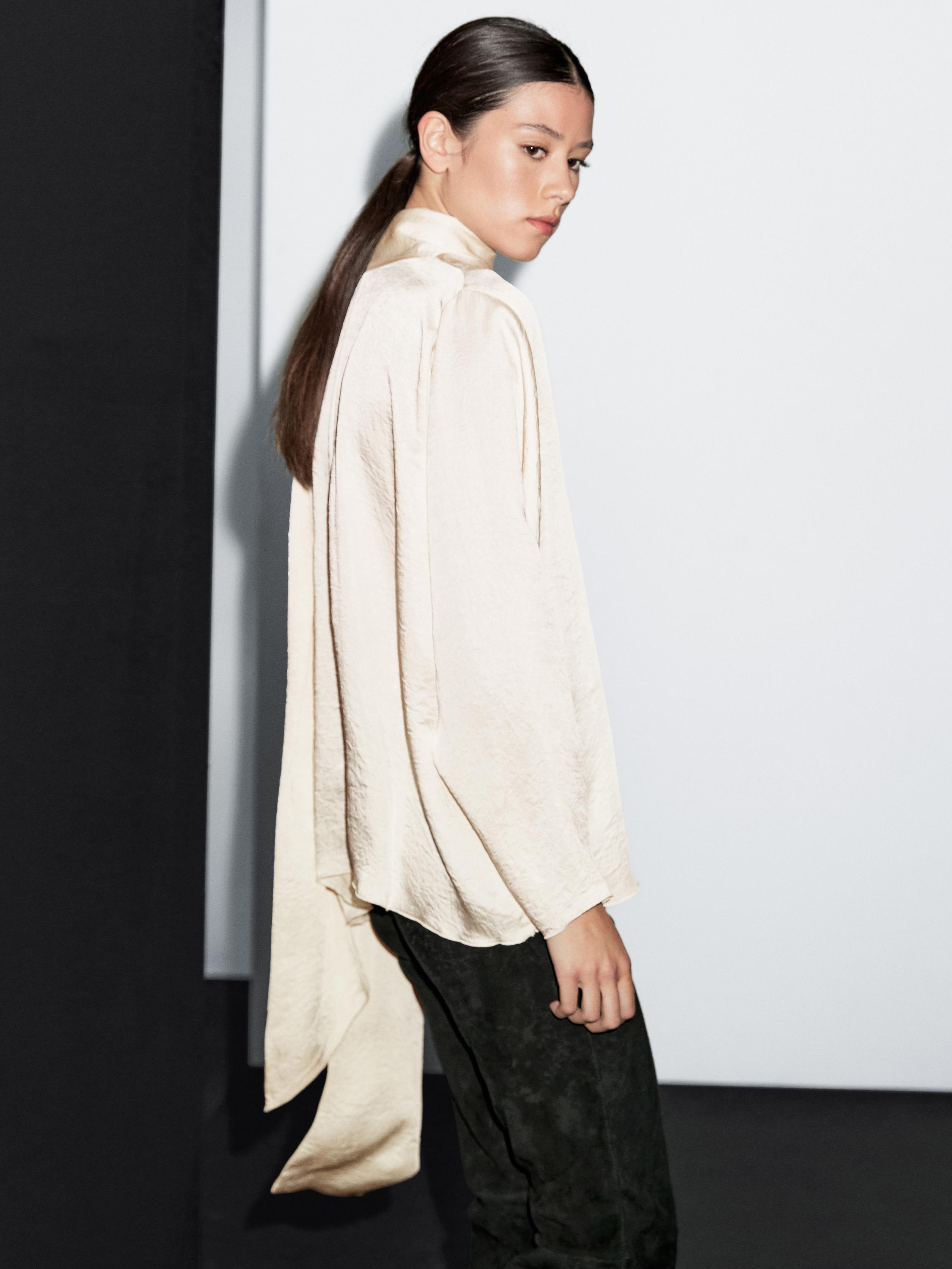 Блуза из струящейся ткани с завязками