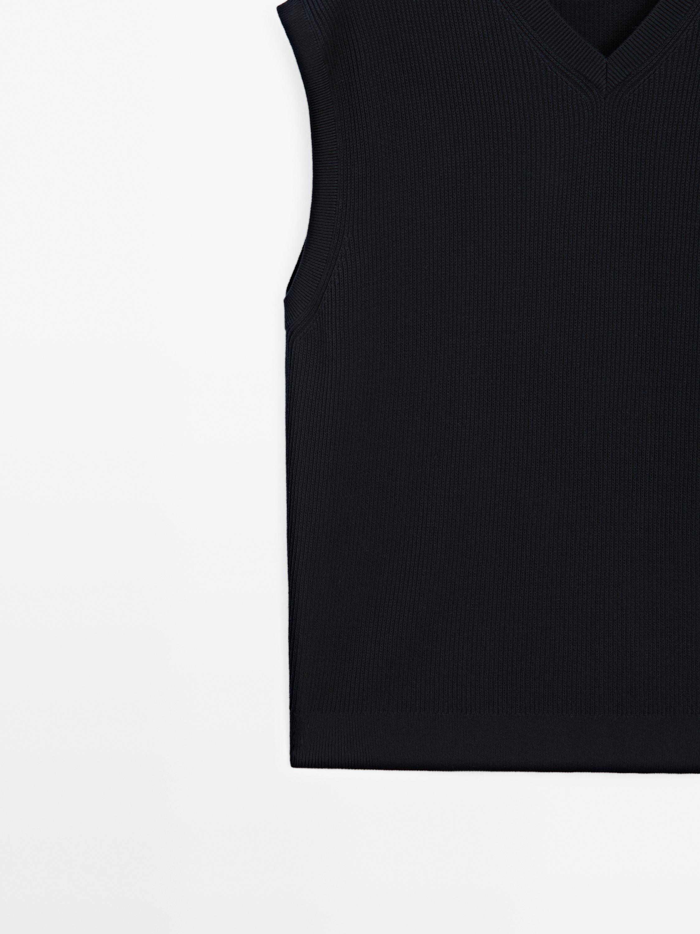 V-neck knit vest