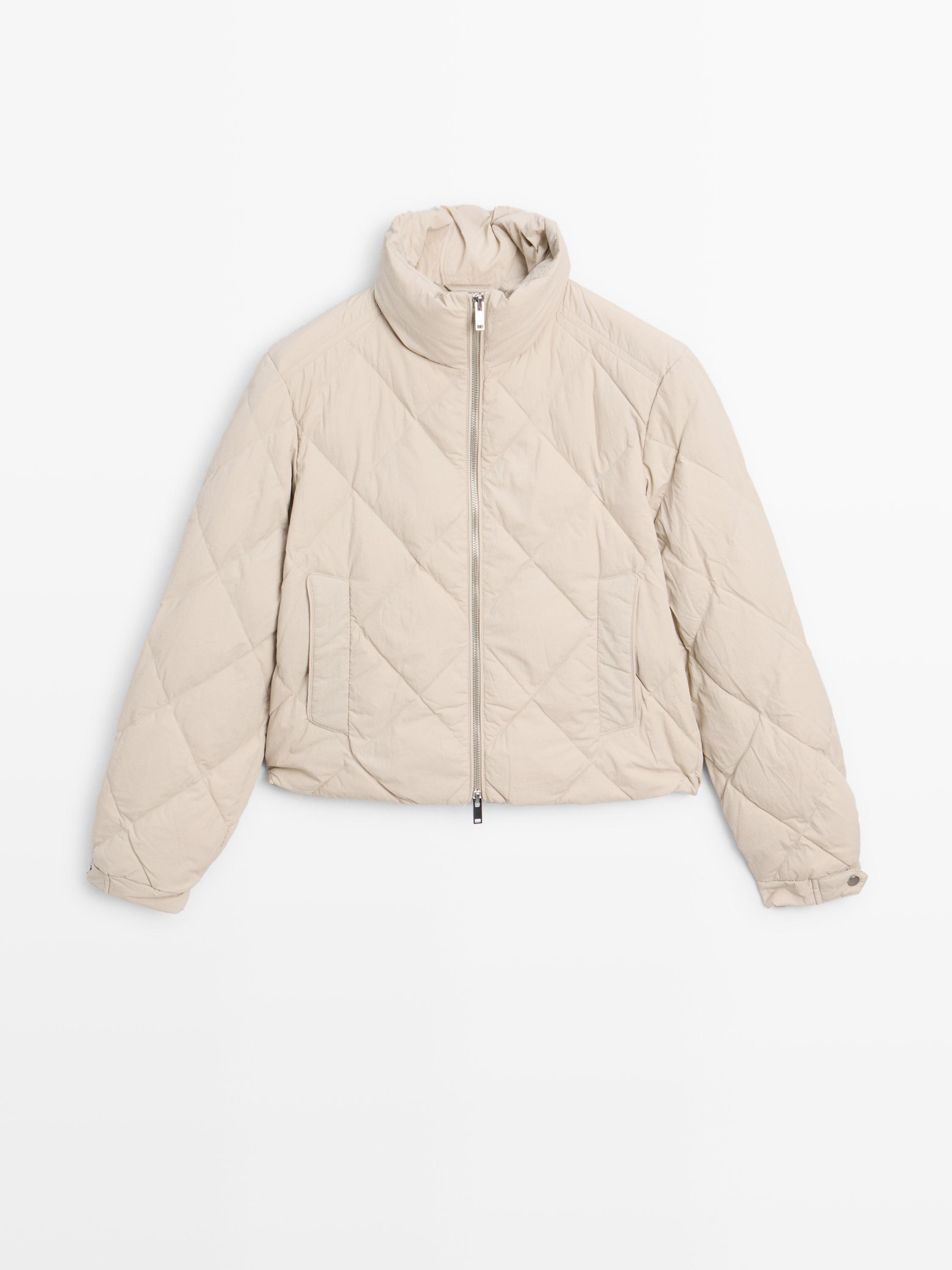 Short water-repellent down jacket