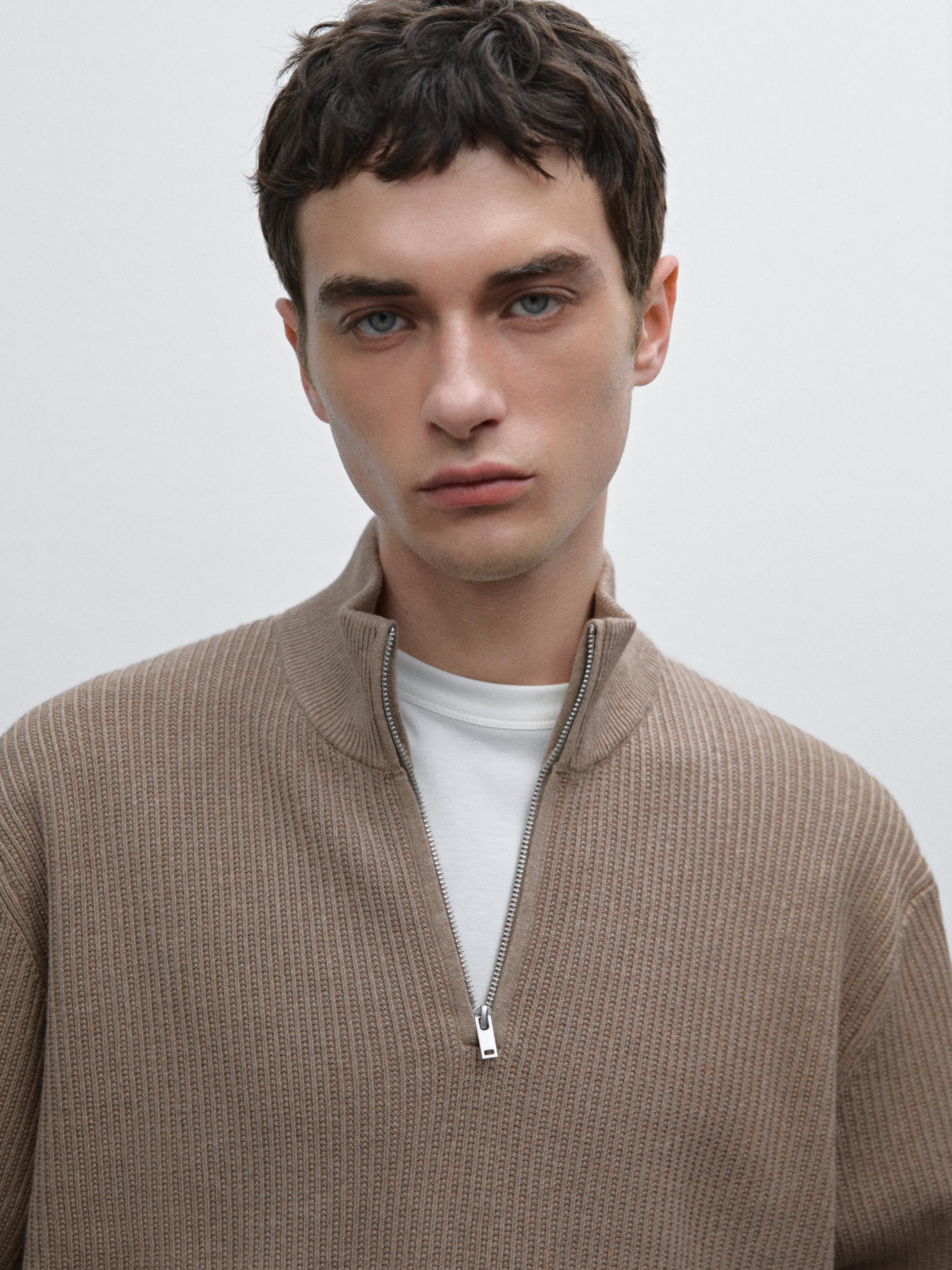 Mock neck knit sweater with zip