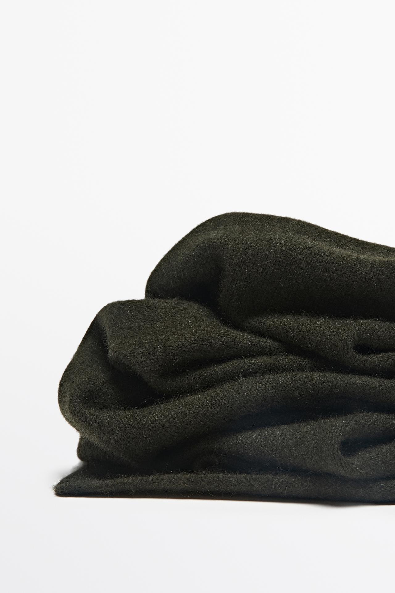 100% cashmere fine-knit scarf — KHAKI