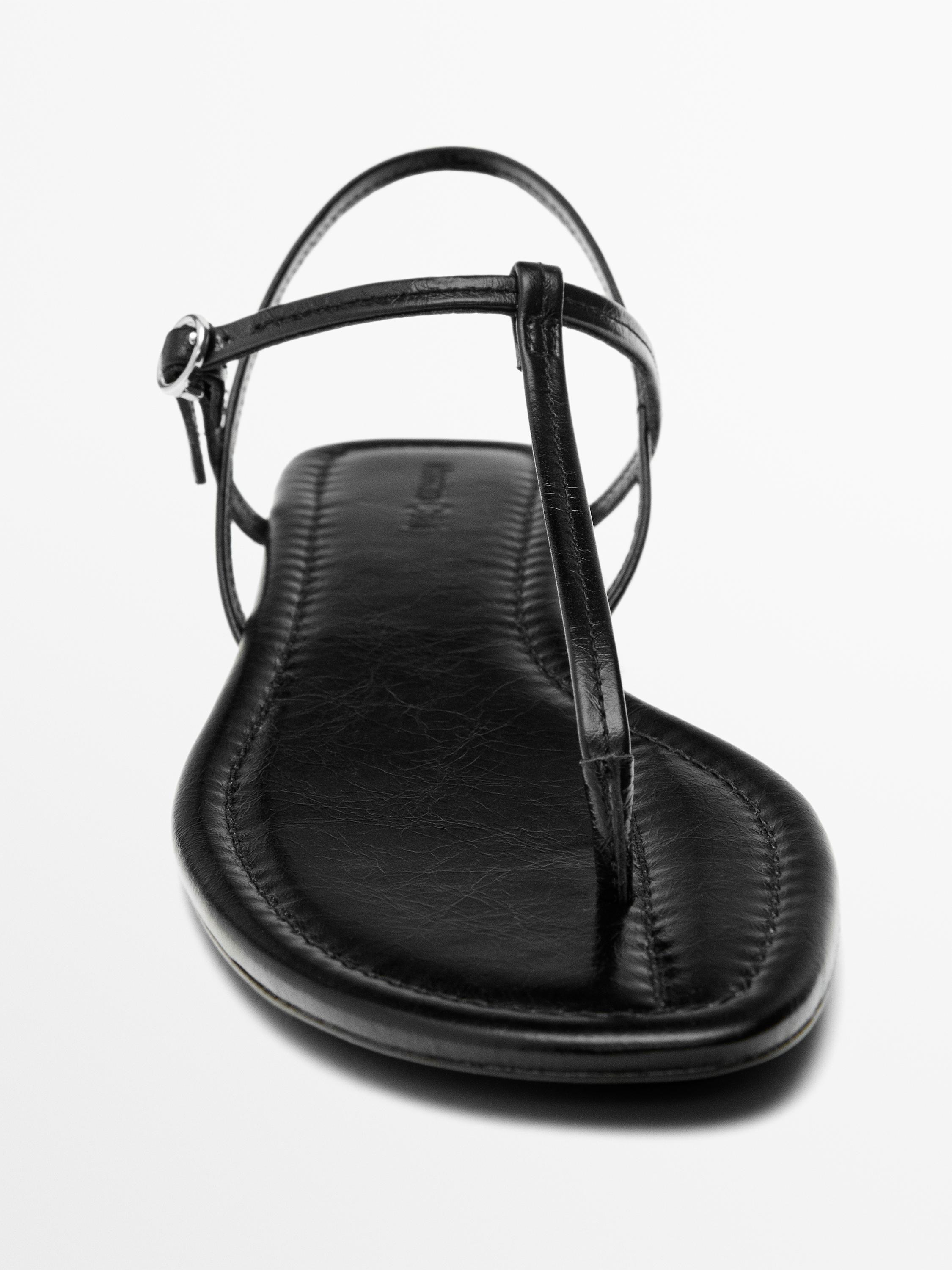 Strappy flat sandals with toe divider — BLACK