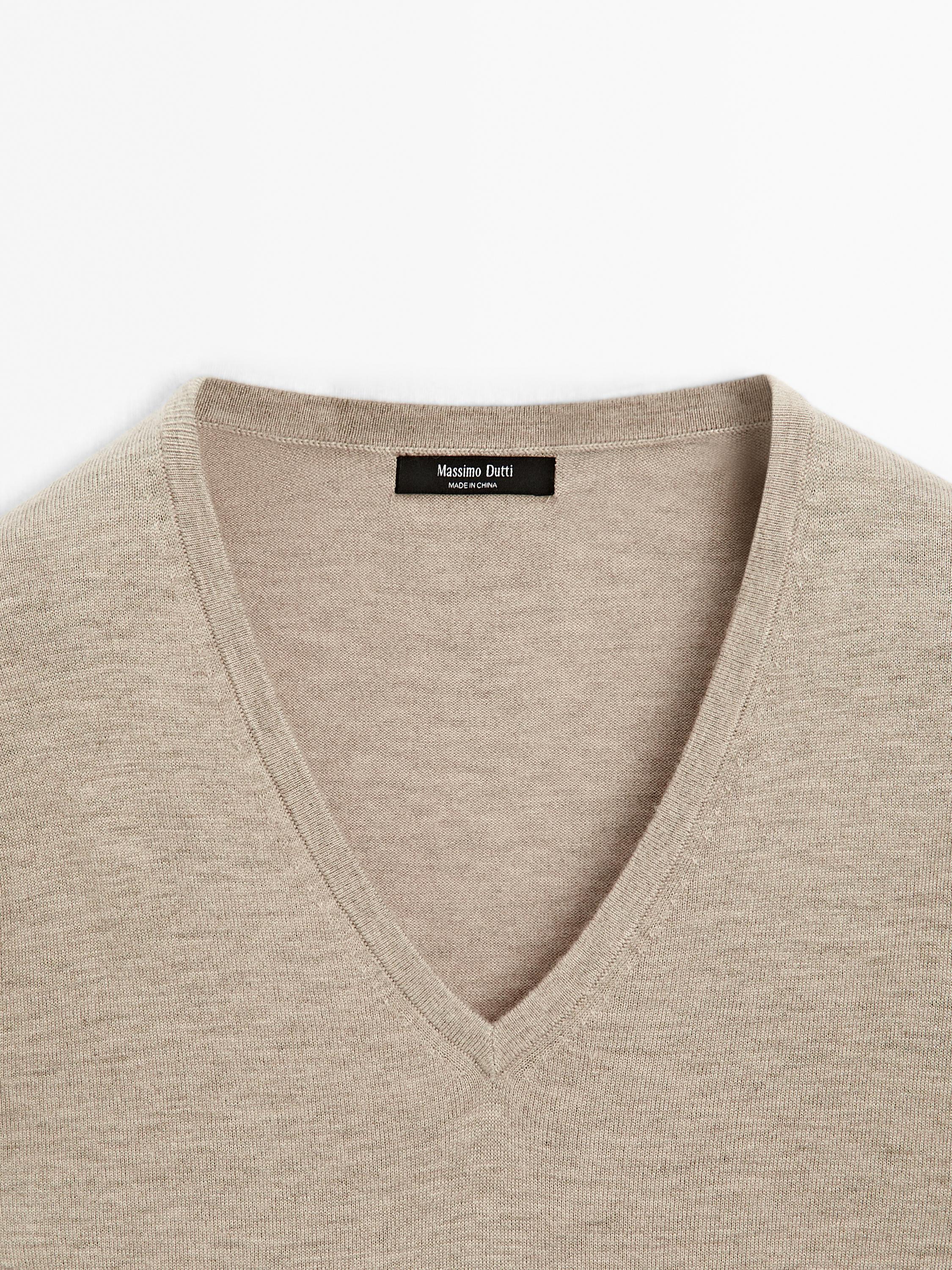 Dzianinowy sweter z mieszanki wełny z dekoltem w serek