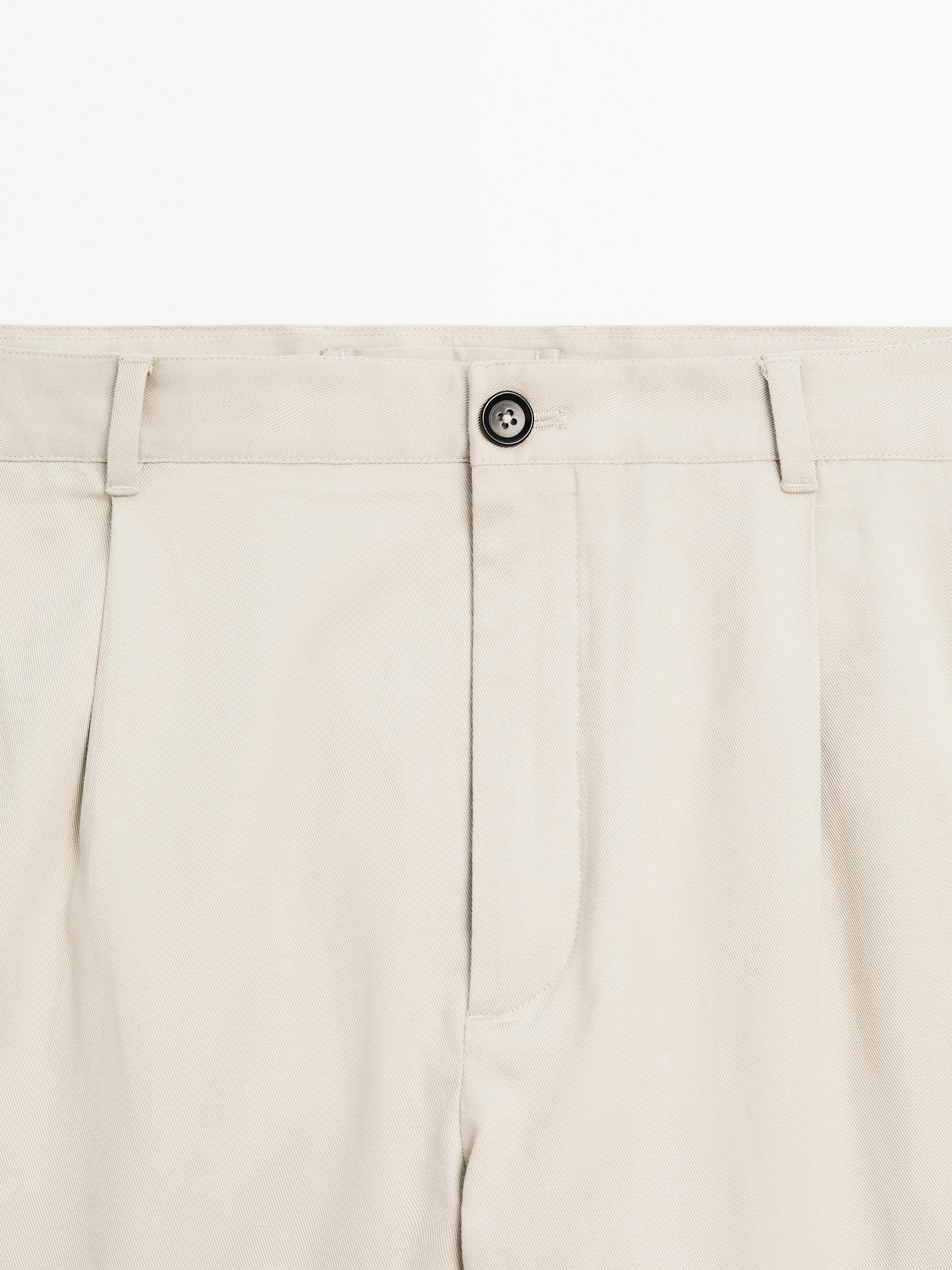Pantalón straight fit detalle pinza