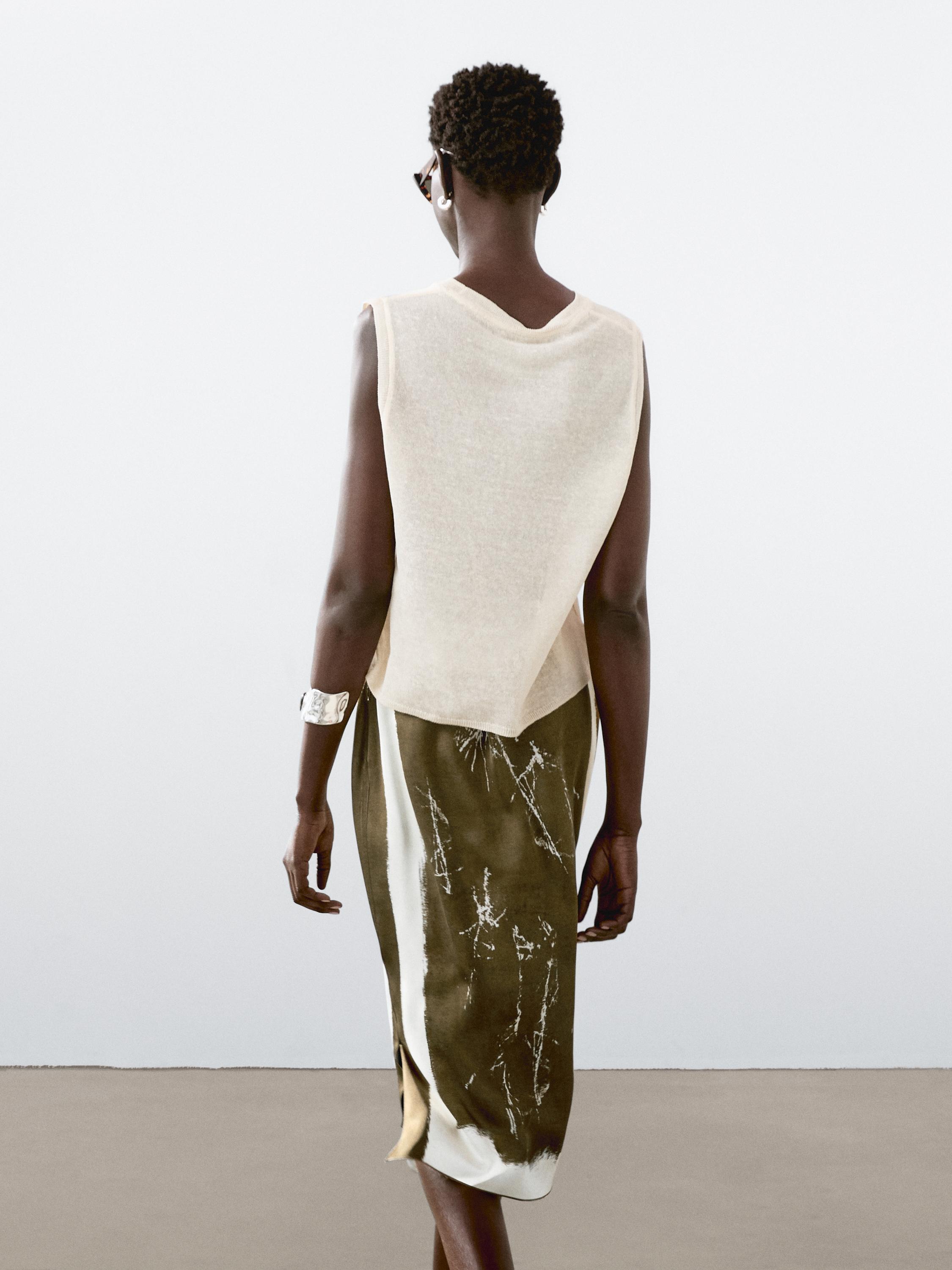 Sleeveless top in flowing fabric