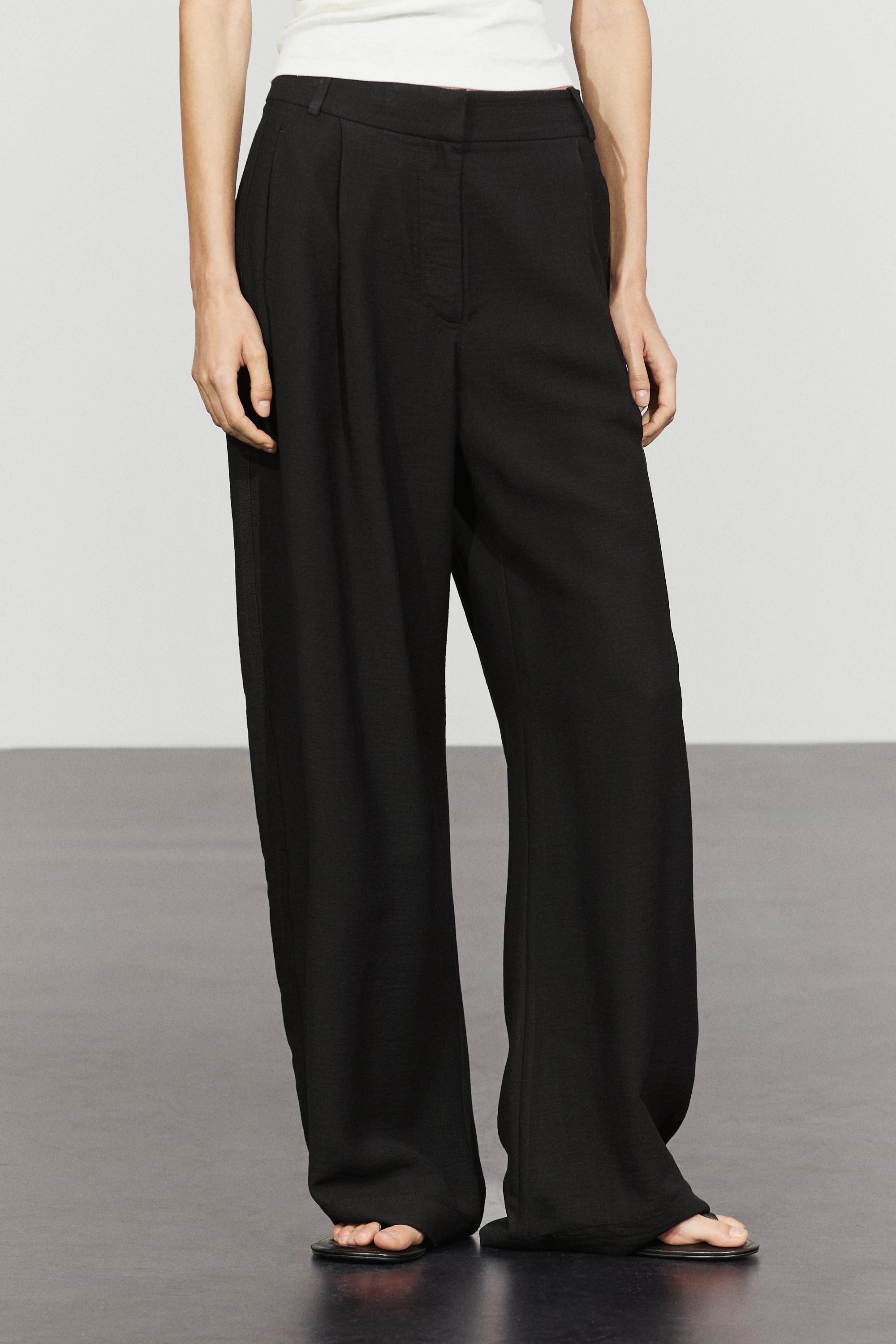 Pleated barrel fit pants — BLACK
