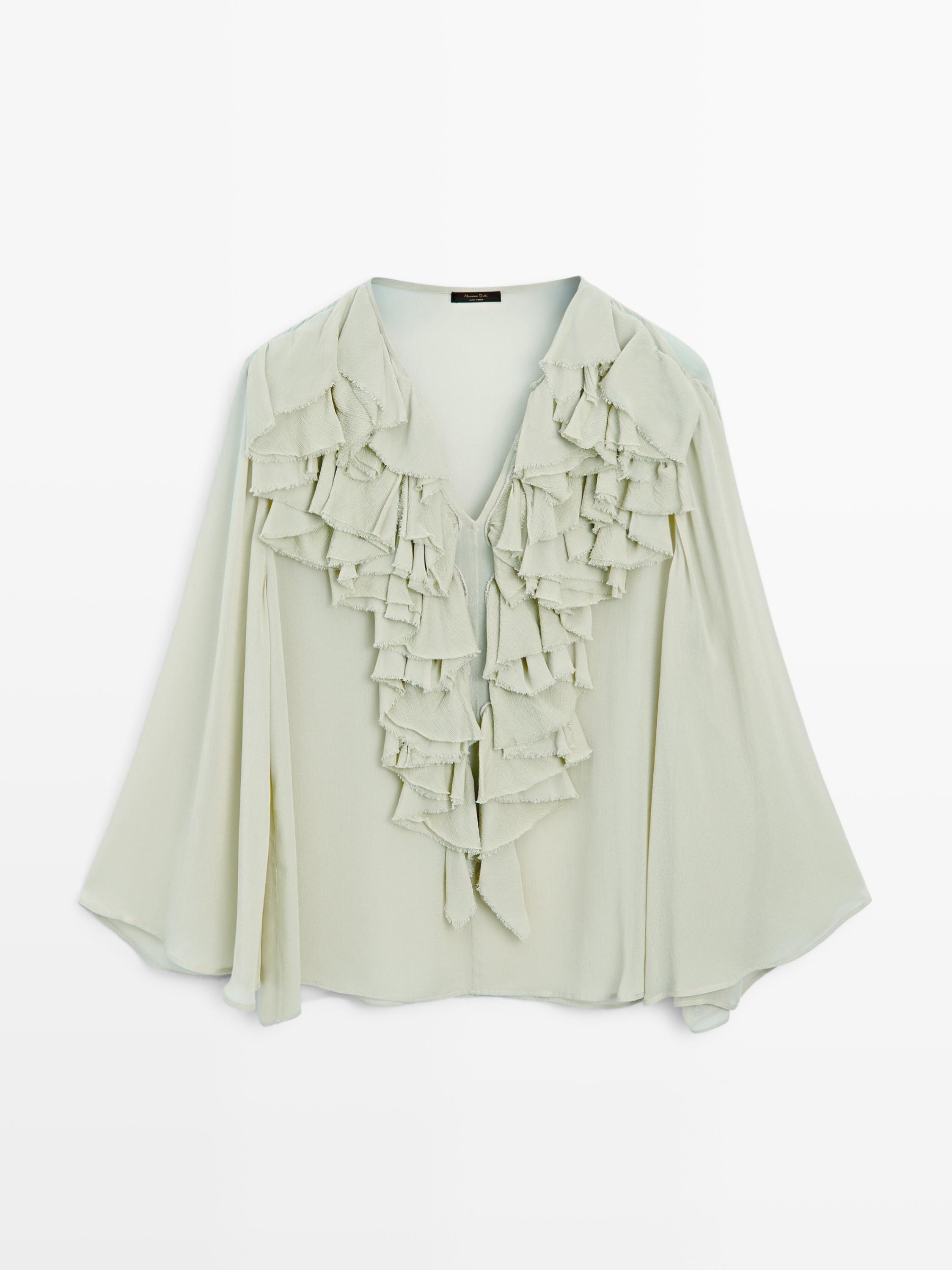 Blusa fluída escote volantes - Studio