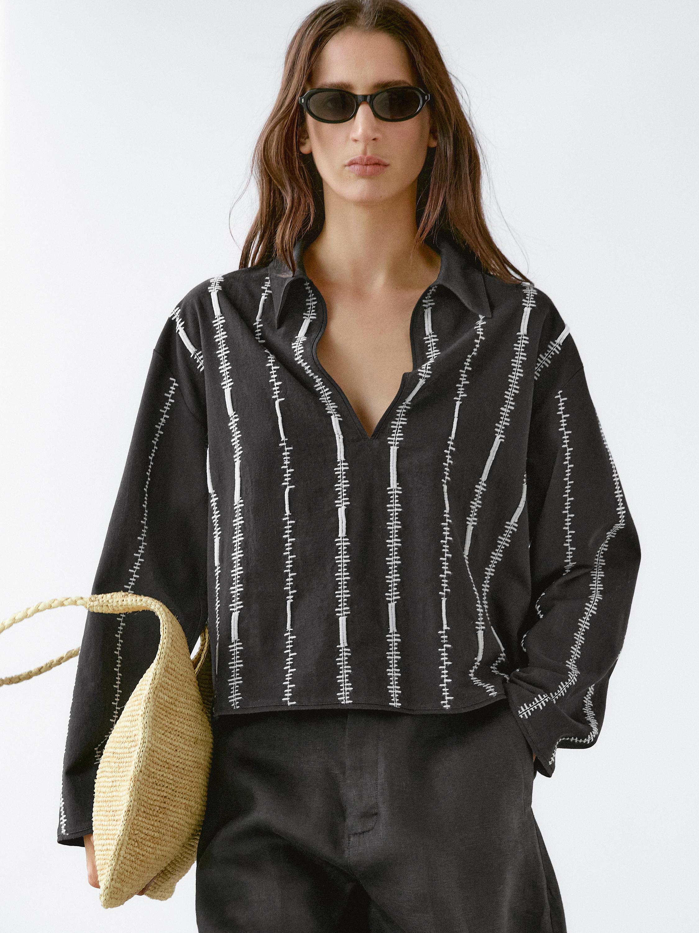 بلوزة بتفاصيل مطرزة