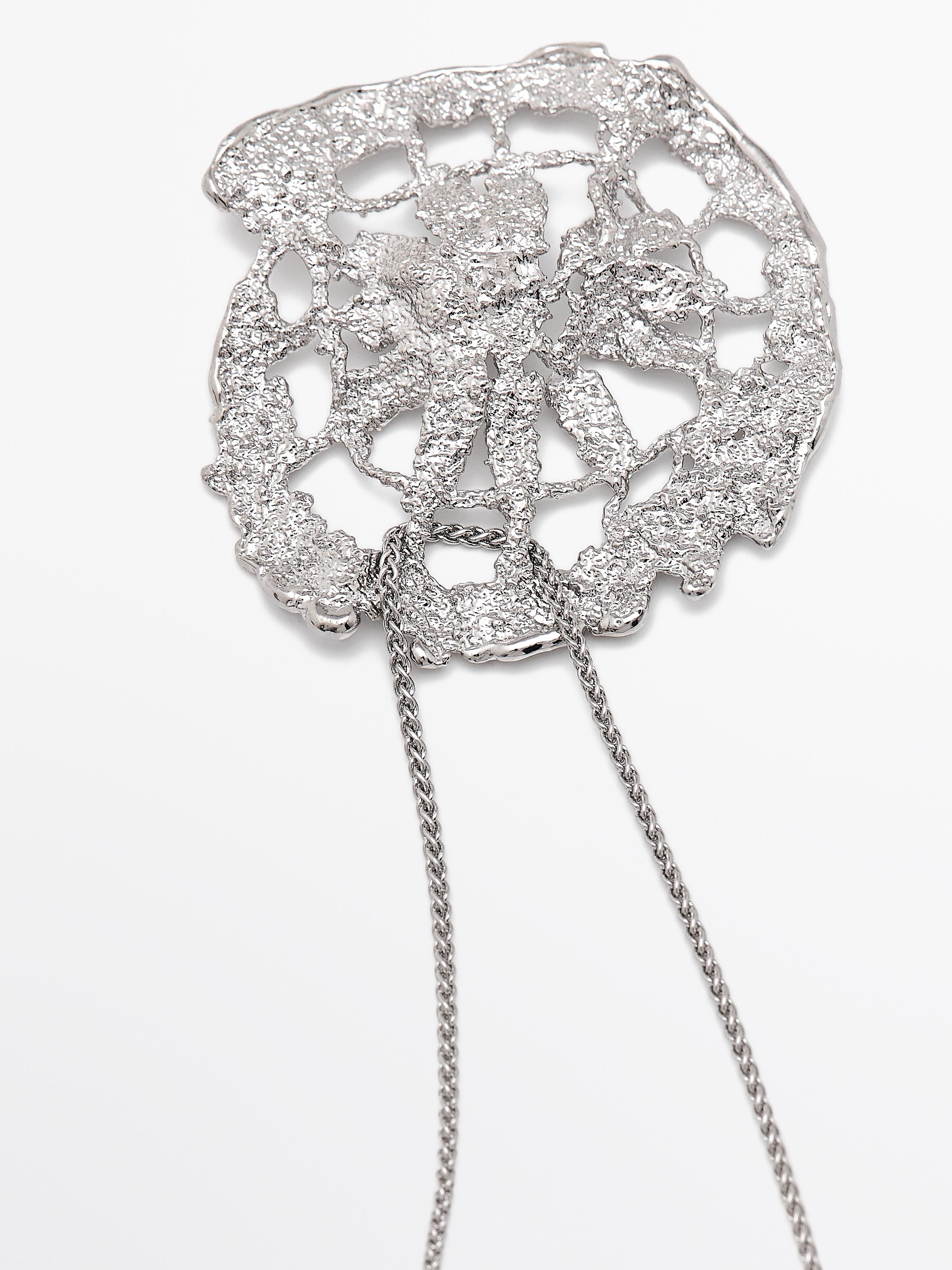 Collana con ciondolo in pizzo