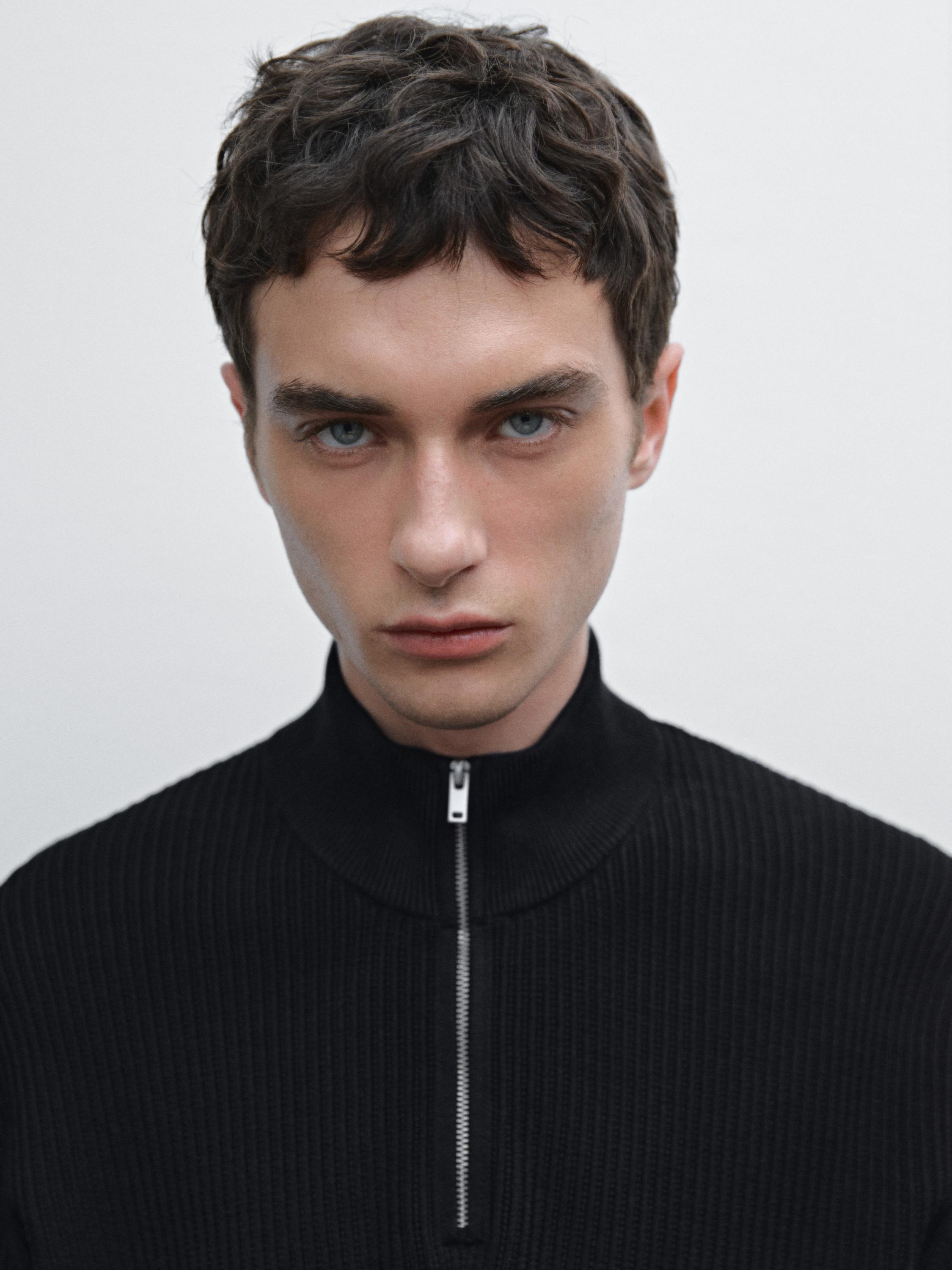 Mock neck knit sweater with zip