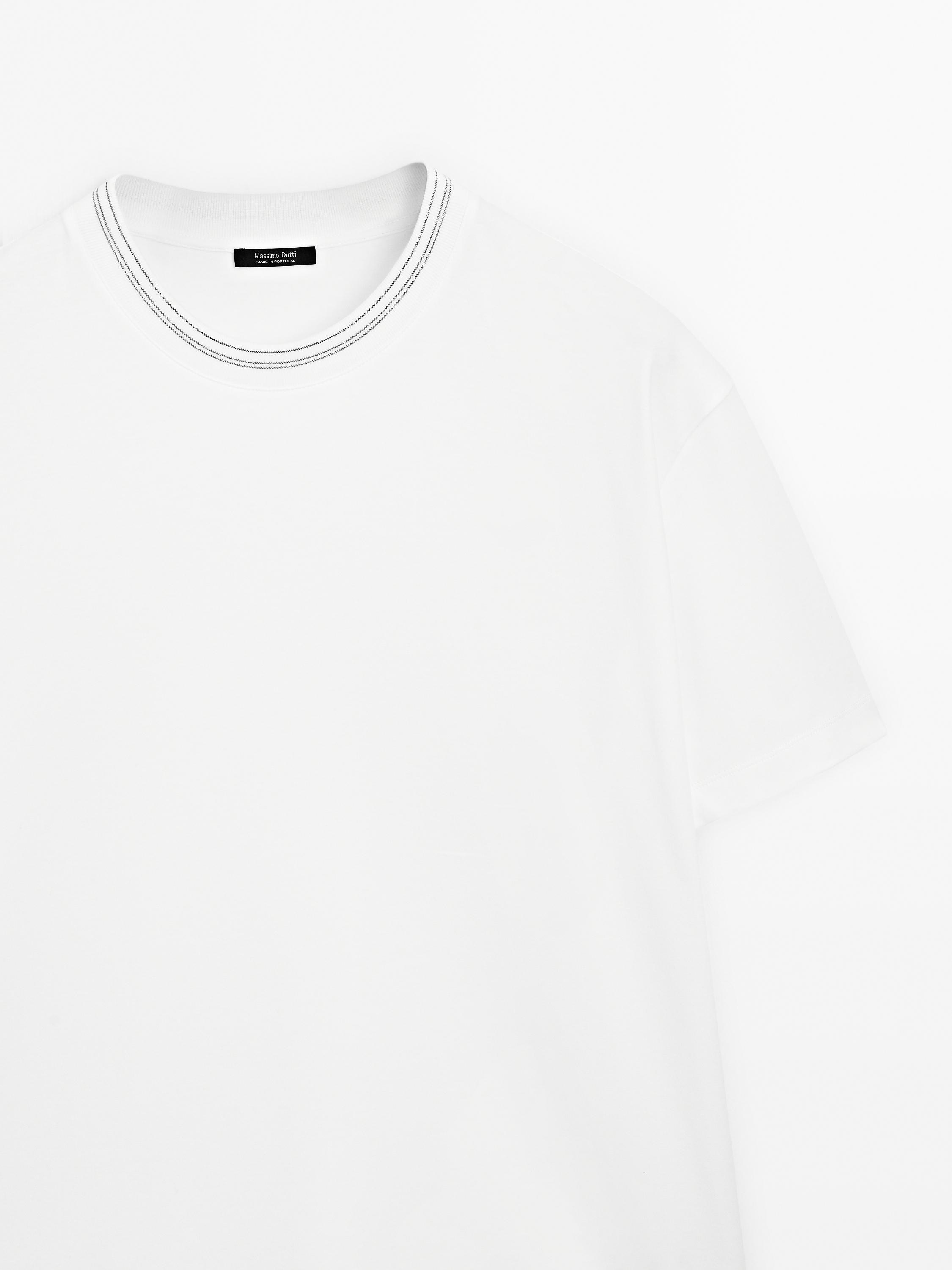 100% cotton T-shirt with neckline detail