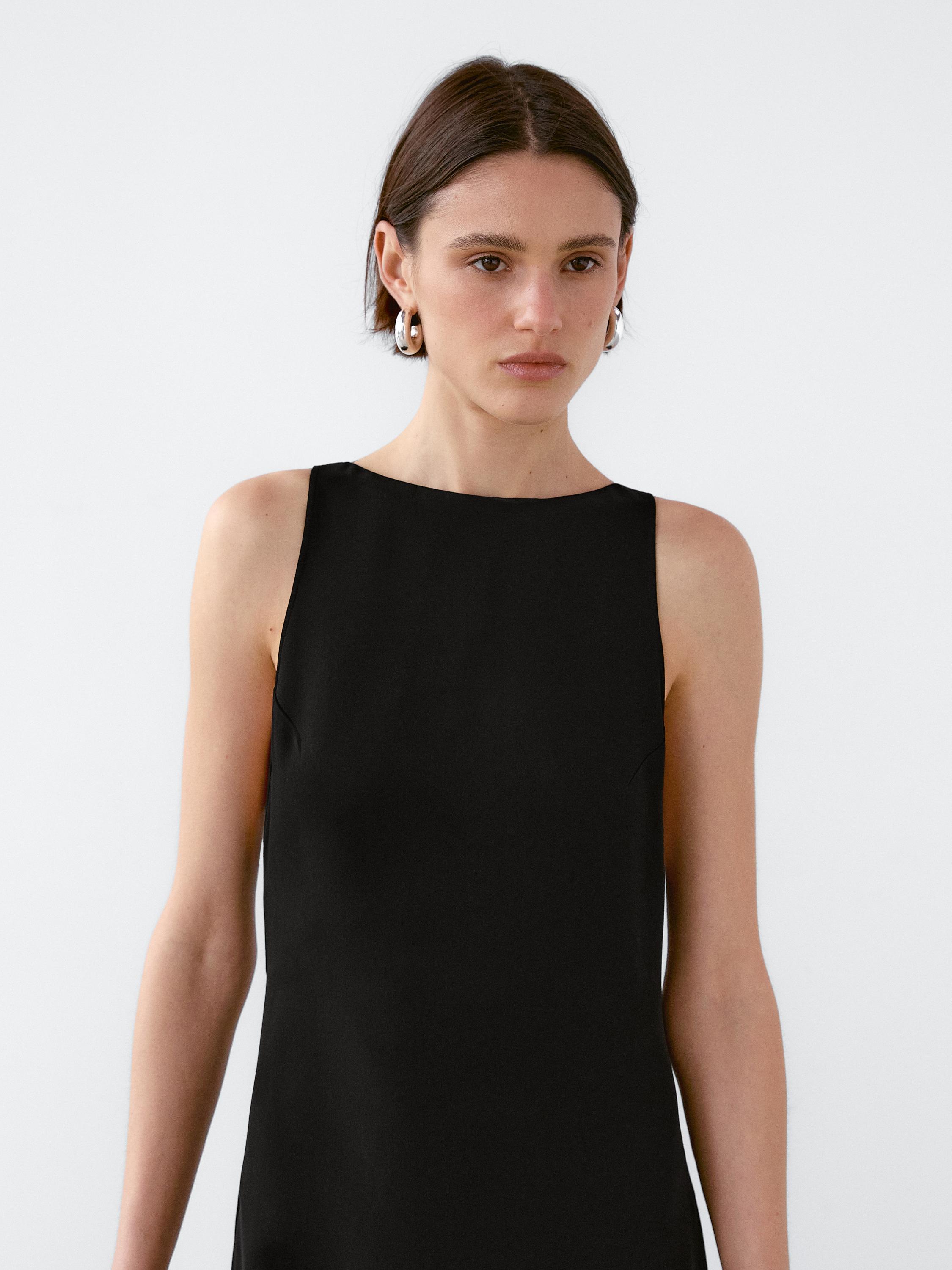 Vestido midi com decote redondo