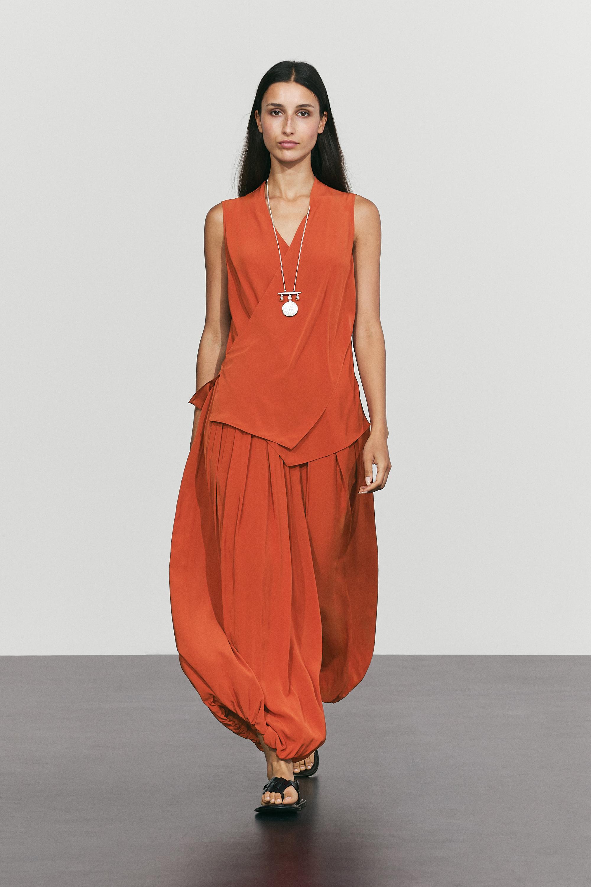 Pleated sarouel trousers total look