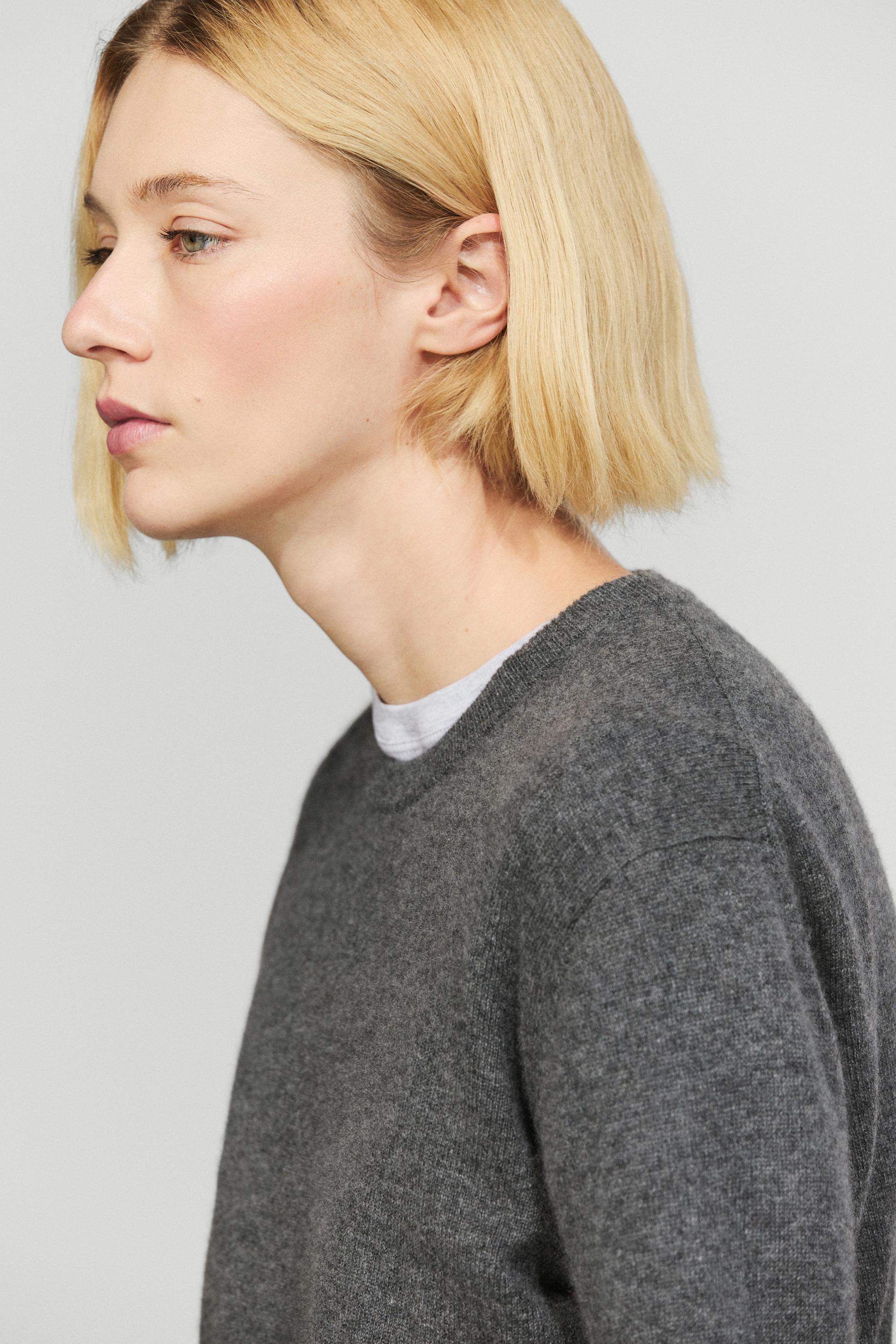 100% cashmere long sleeve sweater — GREY